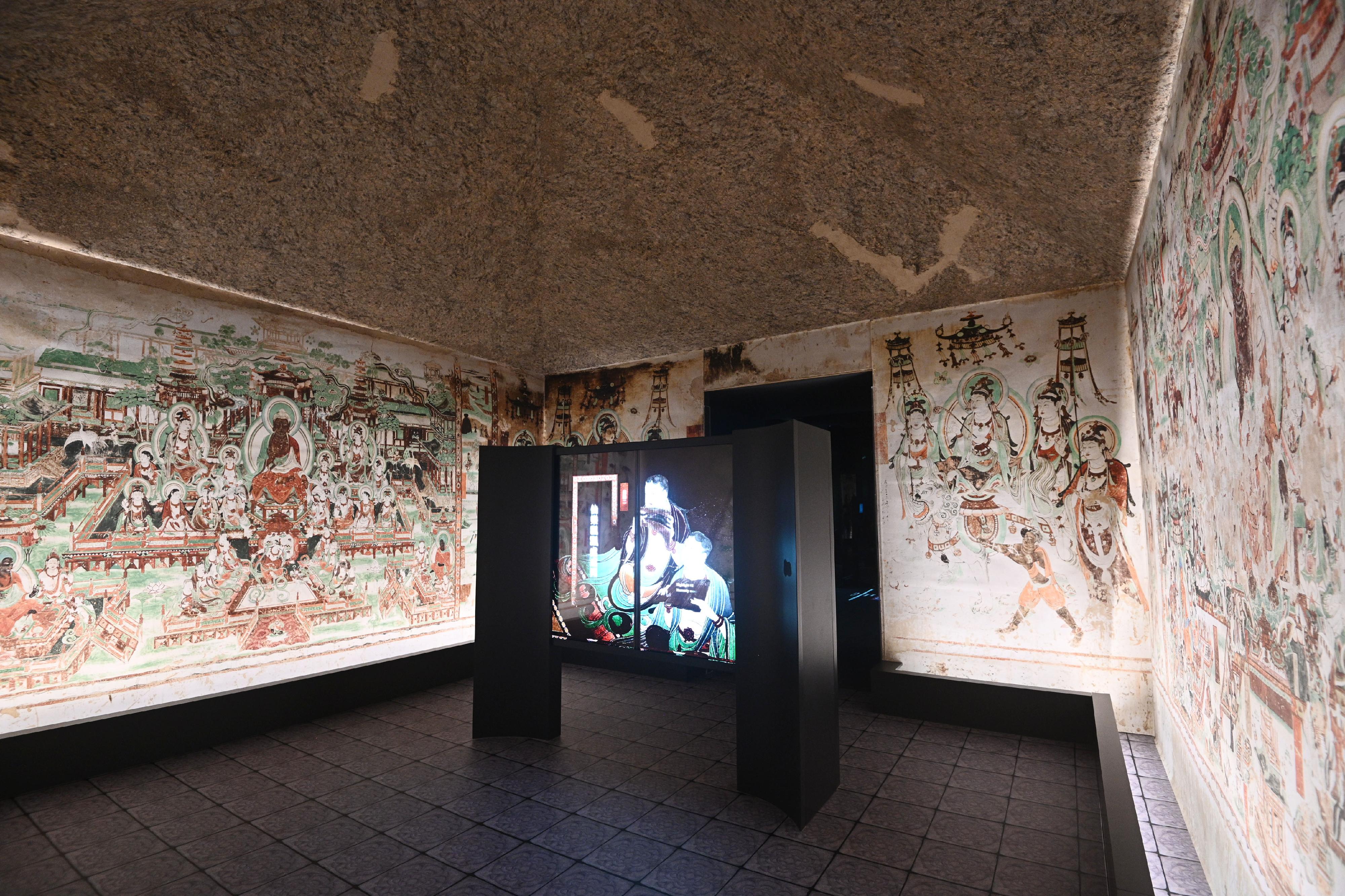 The opening ceremony for the exhibition "The Hong Kong Jockey Club Series: Dunhuang: Enchanting Tales for Millennium" was held today (August 23) at the Hong Kong Heritage Museum. Picture shows a replica of Yulin Cave 25, which exemplifies the finest of cave murals of the mid-Tang dynasty. 
