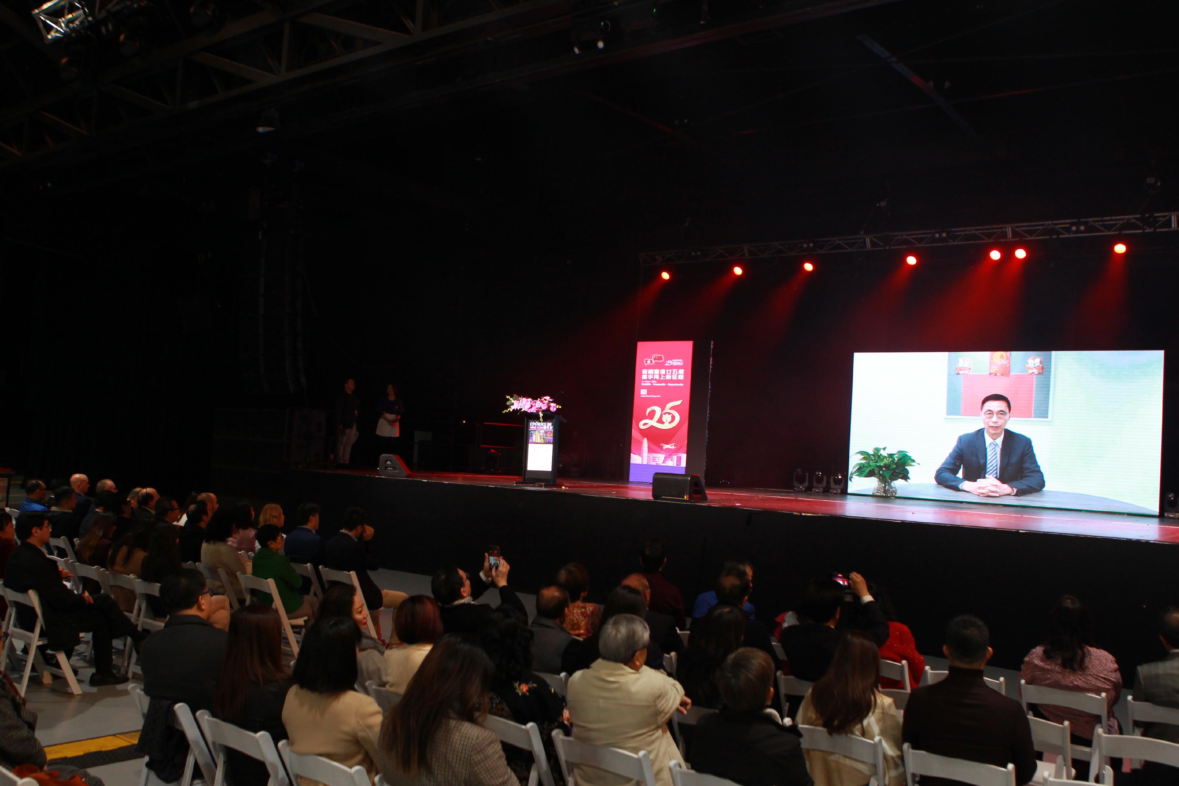 「意味香港」今日（八月二十七日）在澳洲悉尼举行，让市民一同分享香港特别行政区成立二十五周年的喜悦。图示文化体育及旅游局局长杨润雄在开幕礼中透过视像致辞。