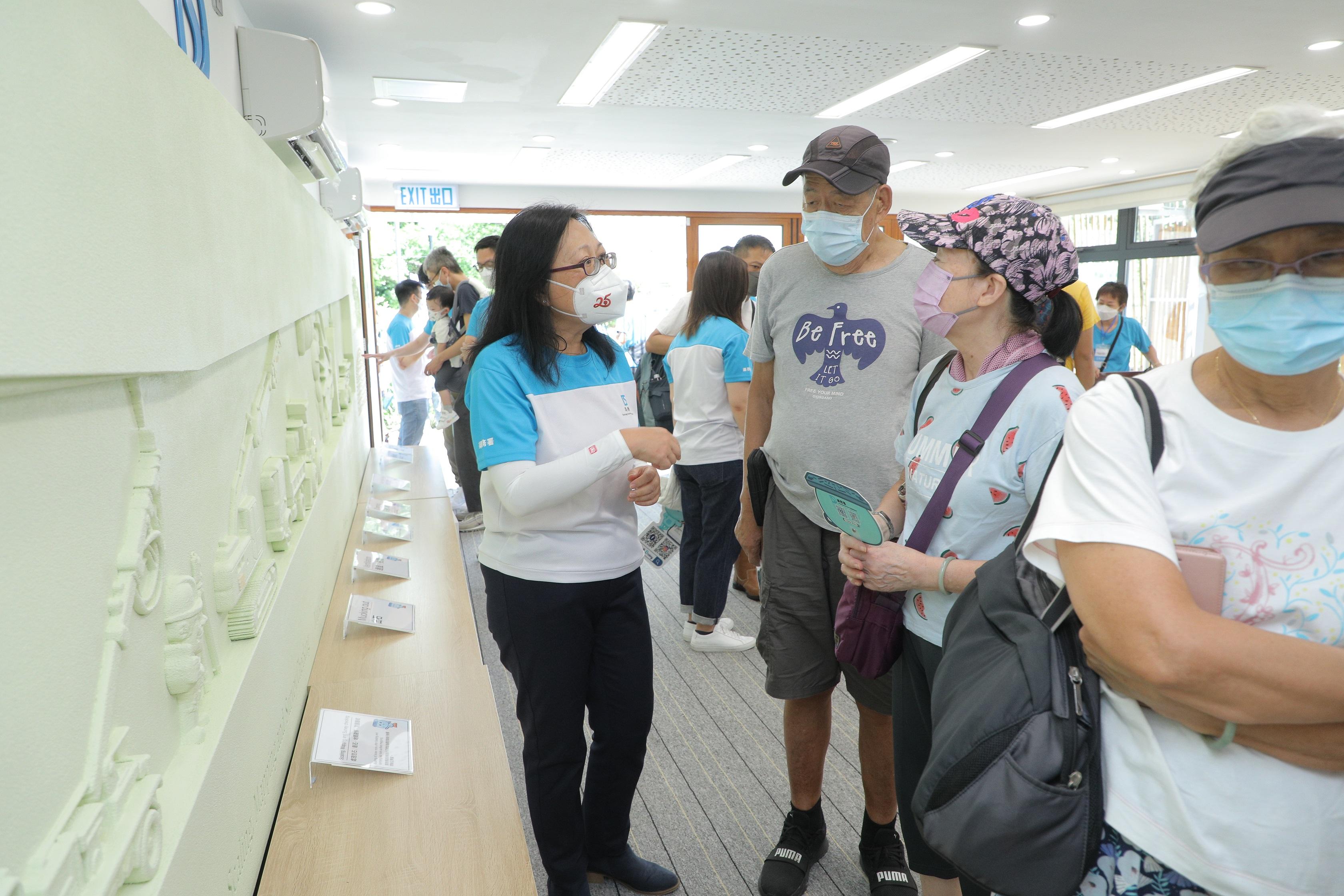 The Drainage Services Department (DSD) holds the Relocation of Sha Tin Sewage Treatment Works to Caverns - Community Liaison Centre Open Day today (August 27) and tomorrow (August 28). Photo shows the Director of Drainage Services, Ms Alice Pang (first left) introducing cavern project highlights to members of the public.