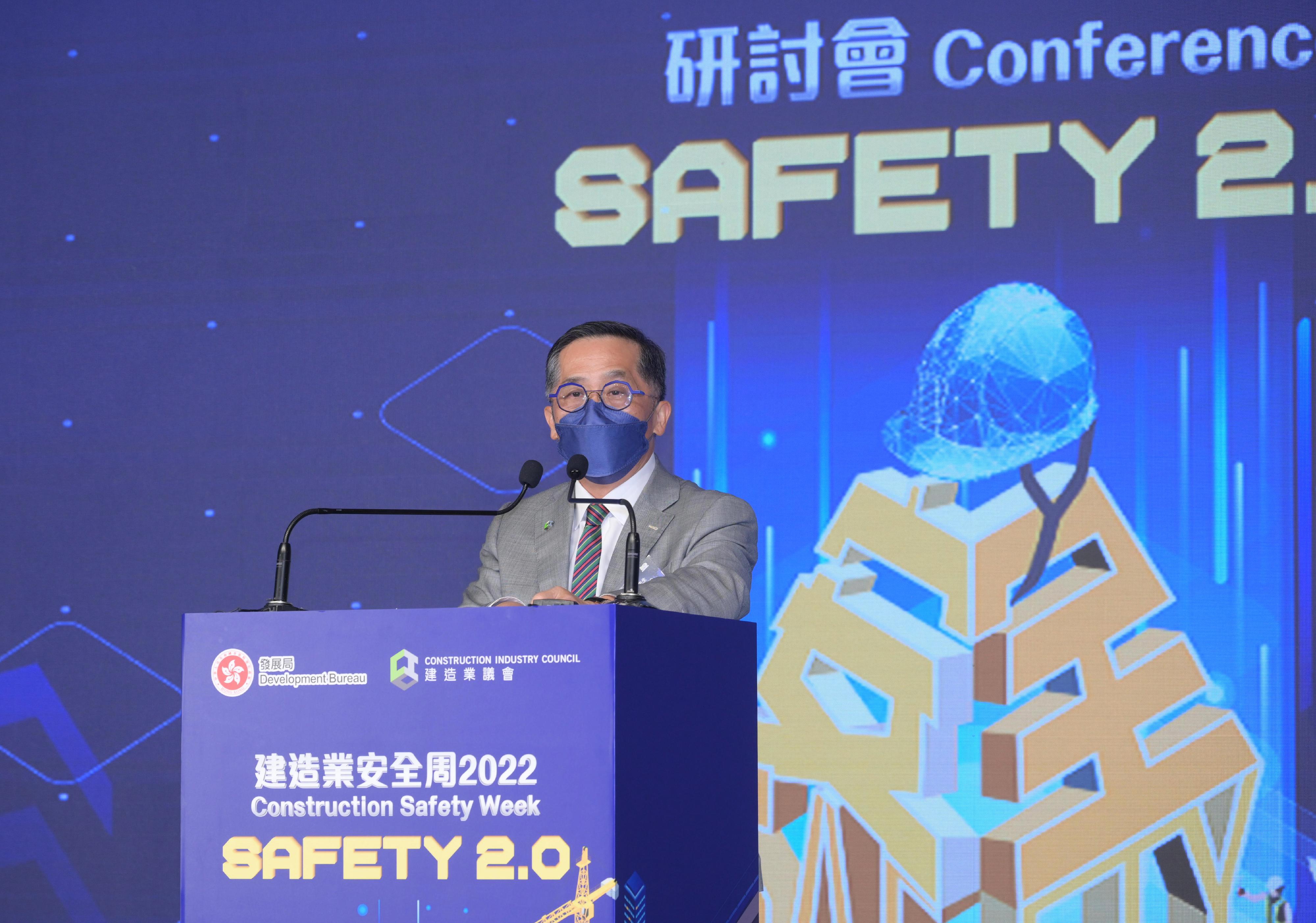 「建造业安全周2022」今日（八月二十九日）至九月二日举行。图示建造业议会主席何安诚在开幕典礼致辞。

