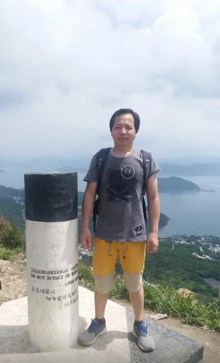 Li Huagun, aged 40, is about 1.6 metres tall, 68 kilograms in weight and of medium build. He has a round face with yellow complexion and short black hair. He was last seen wearing a dark-coloured shirt.
