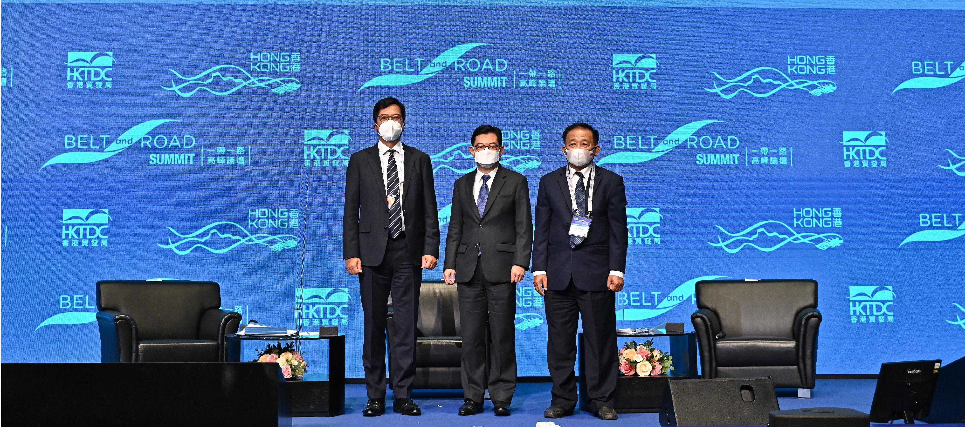 The seventh Belt and Road Summit opened today (August 31). The Deputy Financial Secretary, Mr Michael Wong, chaired the policy dialogue session titled "Driving Growth through Partnership and Collaboration". Mr Wong (left) is pictured with the Deputy Prime Minister and Coordinating Minister for Economic Policies of Singapore, Mr Heng Swee Keat (centre), and the Secretary of State of the Ministry of Public Works and Transport of Cambodia, HE Lim Sidenine (right), after the dialogue session.