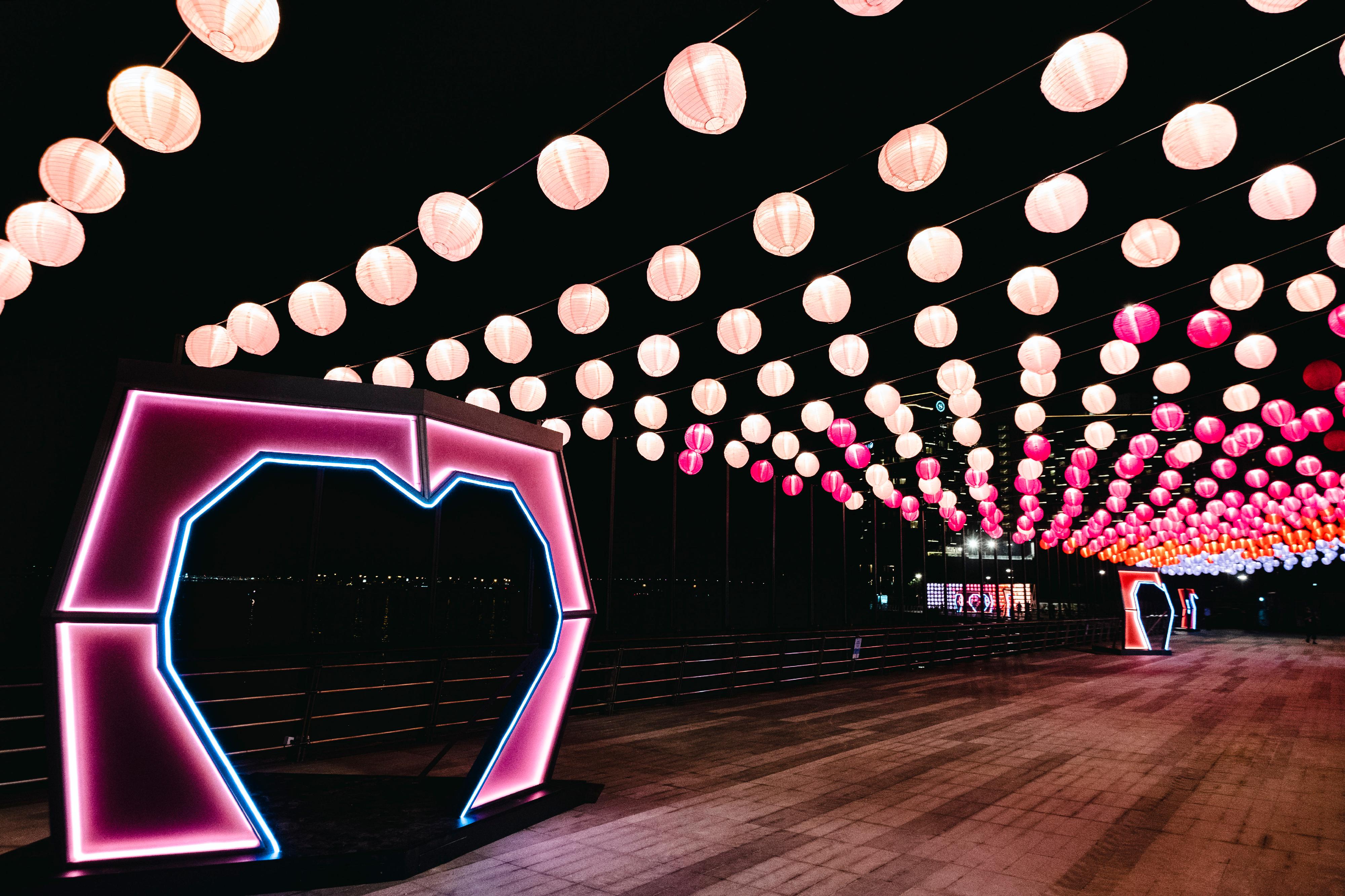 The Sustainable Lantau Office under the Civil Engineering and Development Department will organise the "Love and Reunion" Lantern Festival at Tung Chung East Promenade from tomorrow (September 2) to September 13. Photo shows heart-shaped neon arches along the promenade.