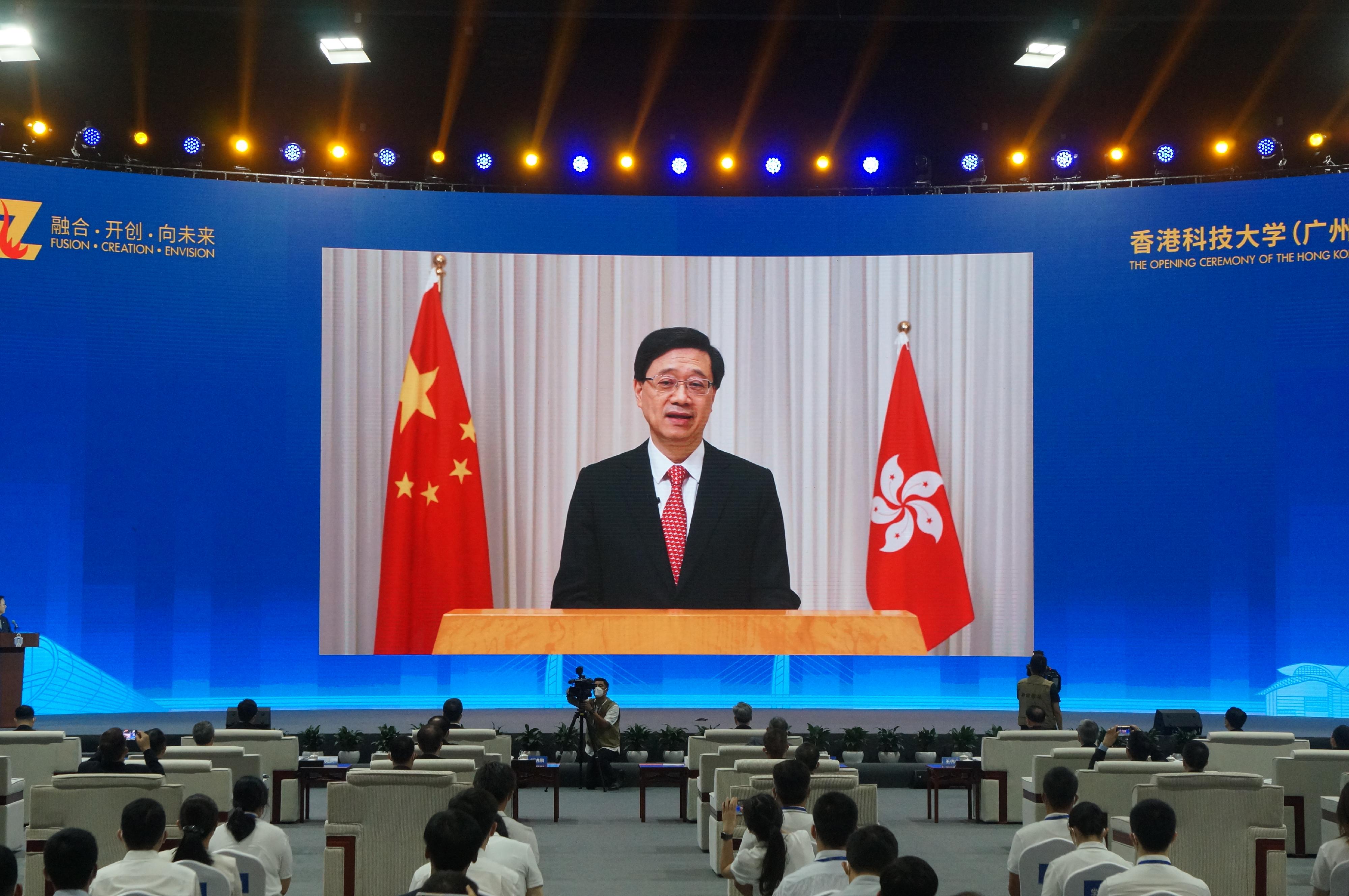 行政长官李家超今日（九月一日）在香港科技大学（广州）开学典礼透过视像致辞。
