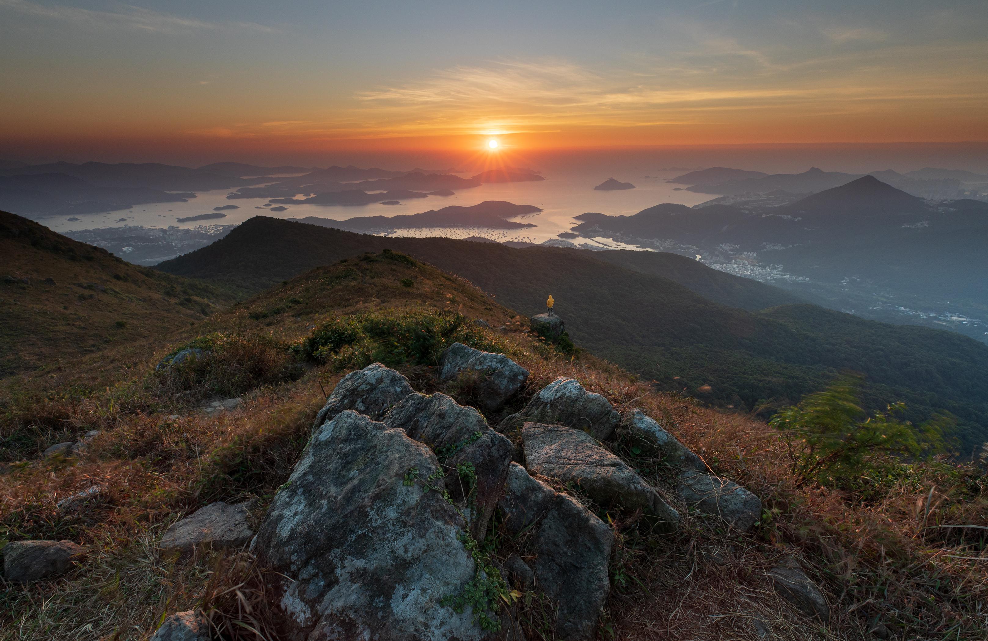 The Agriculture, Fisheries and Conservation Department announced the results of the Hong Kong Country Parks Photo cum Video Competition today (September 1). Photo shows "Dawn in a Gust Wind", the champion of the landscape photography category, taken by Yip Man-yee.