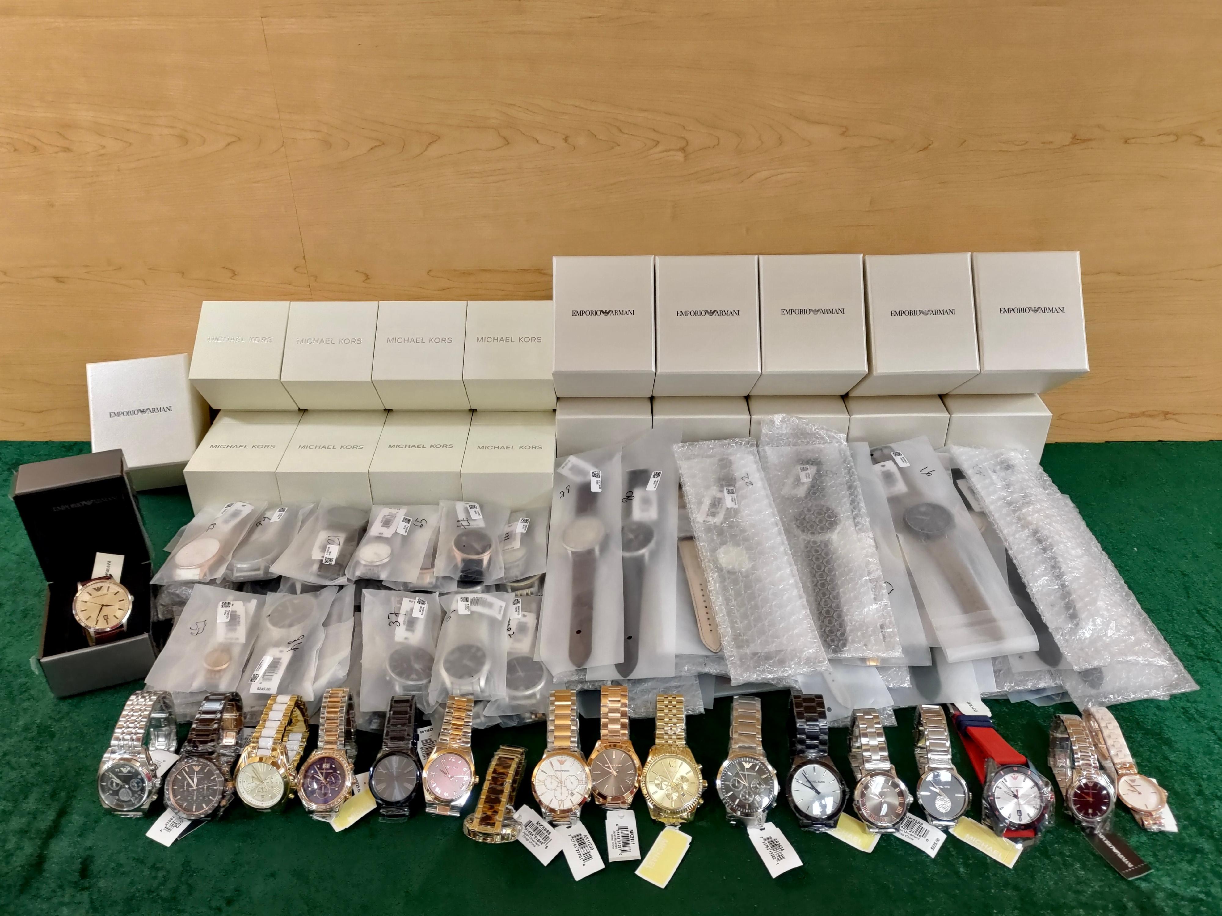 Hong Kong Custom yesterday (August 31) conducted a special enforcement operation to combat the sale of counterfeit watches and seized about 500 suspected counterfeit watches with an estimated market value of about $600,000. Photo shows some of the suspected counterfeit watches seized.