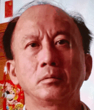 Hu Chor-hoi, aged 57, is about 1.6 metres tall, 68 kilograms in weight and of medium build. He has a round face with yellow complexion and short black hair. He was last seen wearing a white shirt, a blue jacket, blue trousers and blue shoes.