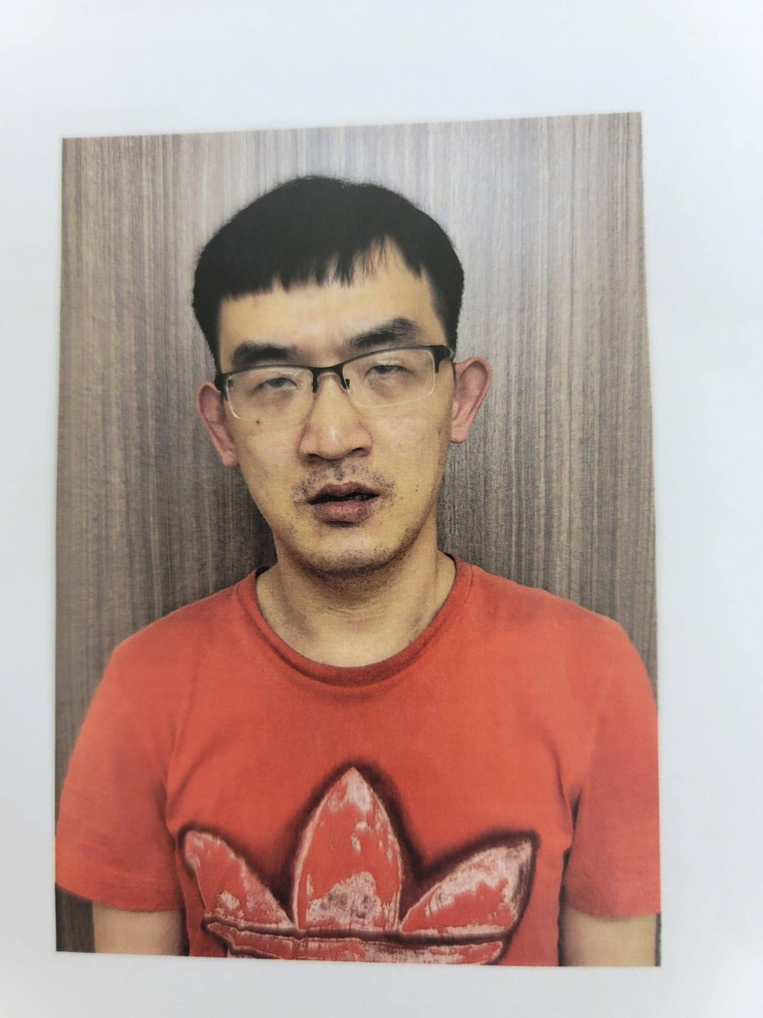 Tsang Man-tat, aged 35, is about 1.7 metres tall, 66 kilograms in weight and of thin build. He has a long face with yellow complexion and short black hair. He was last seen wearing a green short-sleeved T-shirt, black trousers and black sneakers.
