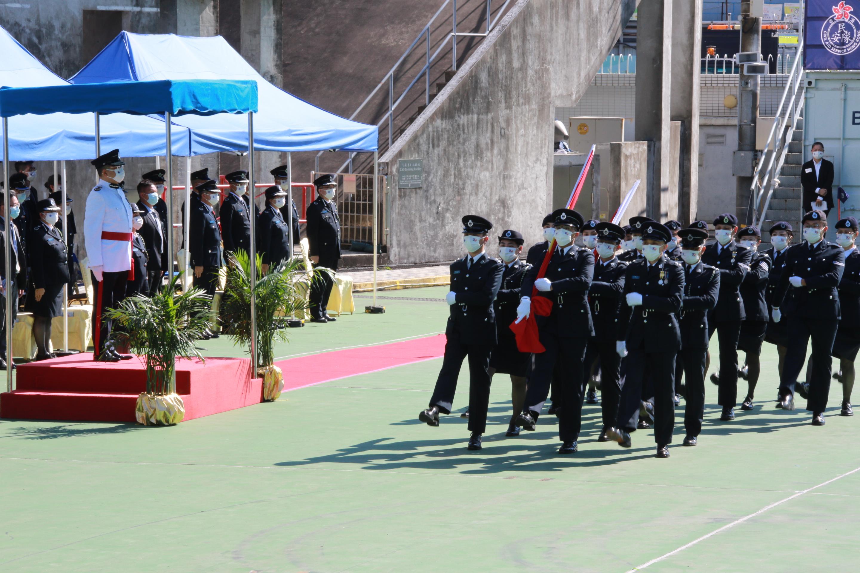 The Civil Aid Service held the 84th Recruits Passing-out Parade at its headquarters today (September 4). Photo shows the members demonstrating Chinese-style flag raising ceremony.