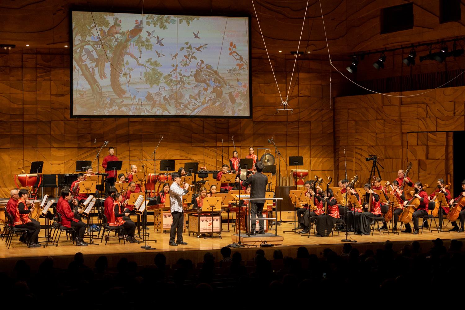 The Hong Kong Economic and Trade Office, Sydney, presented the "HK 25 & Chao Feng 40" Chinese music concert in Melbourne, Australia, yesterday (September 4) to celebrate the 25th anniversary of the establishment of the Hong Kong Special Administrative Region and promote traditional Chinese music. Various classic masterpieces were performed by Chao Feng Chinese Orchestra to bring the audience an unforgettable experience of traditional Chinese music.