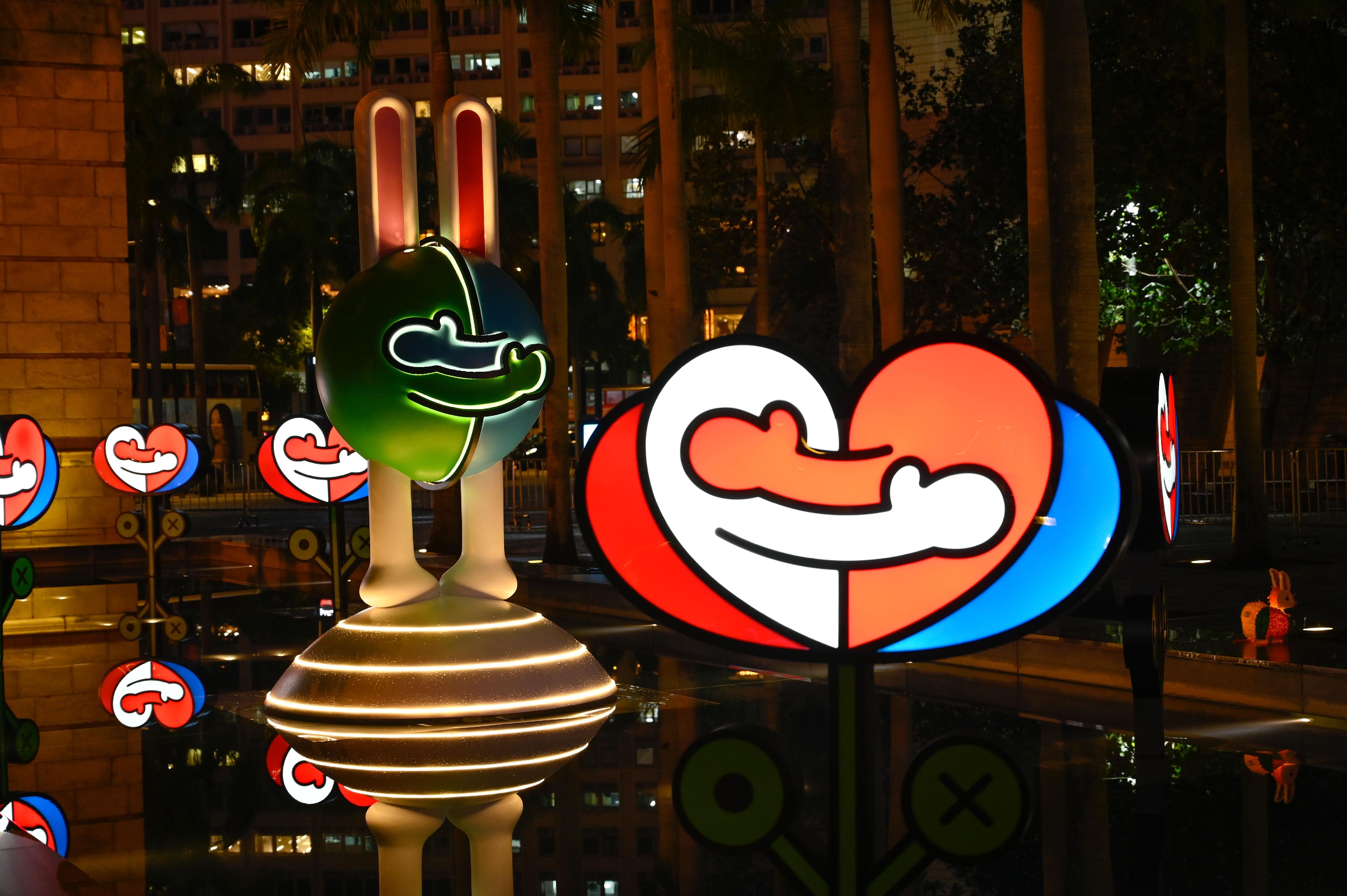 The Leisure and Cultural Services Department will hold the 2022 Mid-Autumn Lantern Displays from September 7 to 12 to enhance the festive atmosphere and celebrate the 25th anniversary of the establishment of the Hong Kong Special Administrative Region. Photo shows the lighting installation named "Hugs without Distance", which is now being displayed at the Hong Kong Cultural Centre Piazza, will run until September 25.