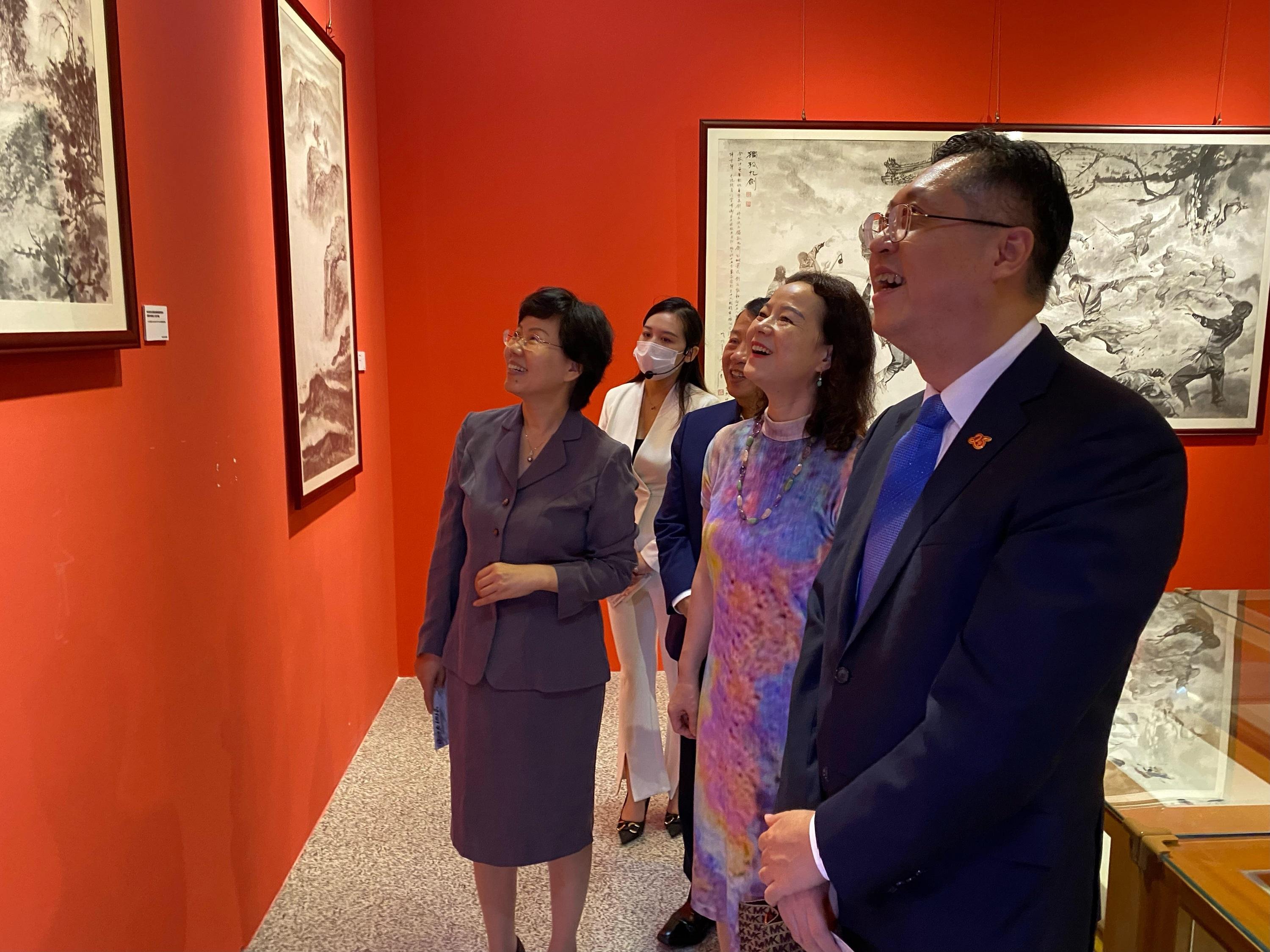 A themed exhibition on the veteran journalist and renowned writer, Dr Louis Cha (pen name Jin Yong), was officially opened today (September 9) at the Hubei Provincial Library in Wuhan. Photo shows the Director of the Hong Kong Economic and Trade Office in Wuhan, Mr Franco Kwok (first right); the Director General of the Hong Kong and Macao Affairs Office of Hubei Province, Ms Zhang Xiao-mei (second right); and the Director General of the Department of Culture and Tourism of Hubei Province, Ms Li Shu-yong (first left), touring the exhibition.