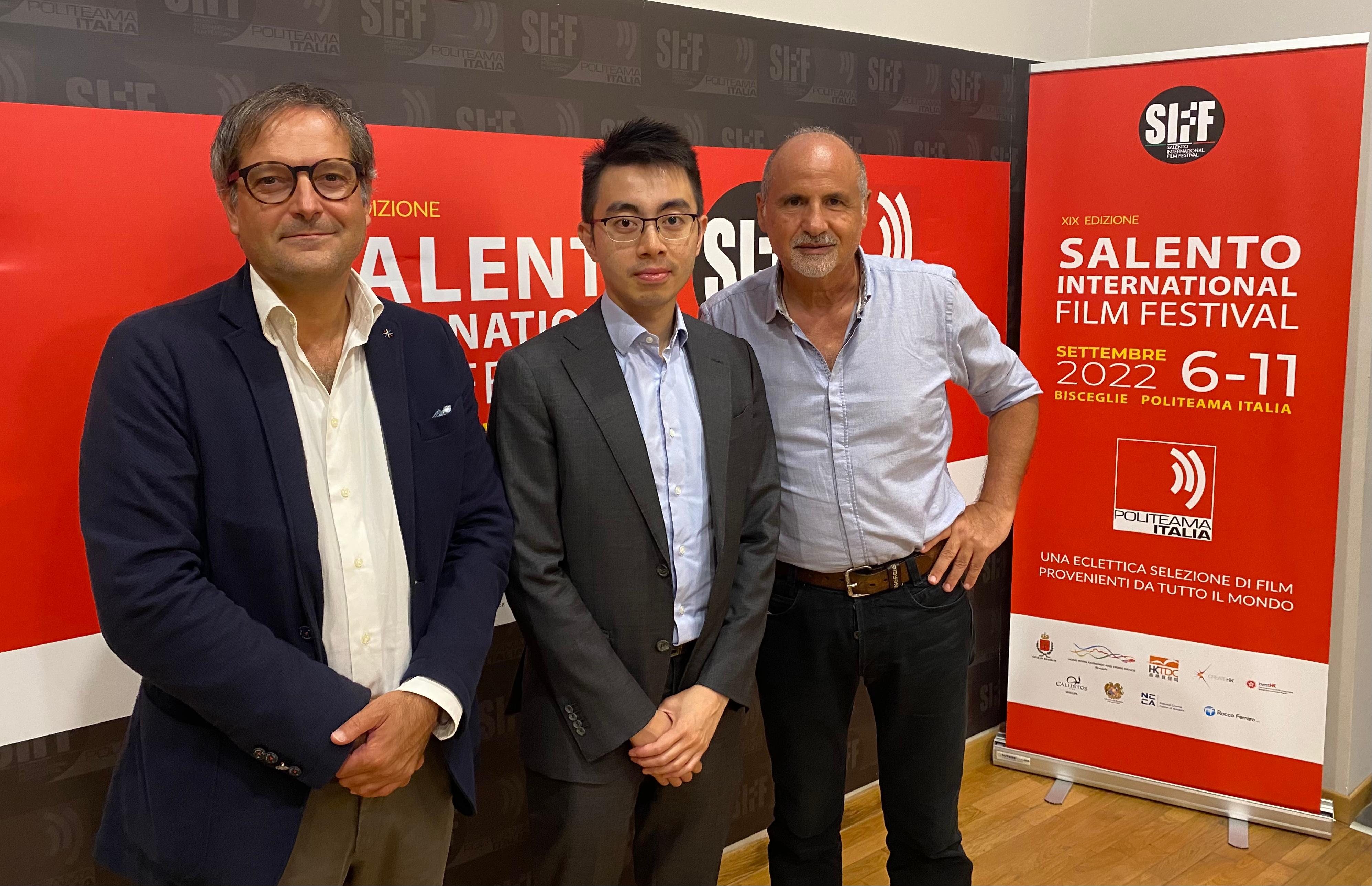 The Hong Kong Economic and Trade Office in Brussels (HKETO, Brussels) supported the participation of Hong Kong films at the Salento International Film Festival (SIFF), being held from September 6 to 11 (Bisceglie time) in Bisceglie, in the Apulia region of southern Italy. Photo shows the Deputy Representative of the HKETO, Brussels, Mr Henry Tsoi (centre) joining a photo call at the 19th SIFF on September 8, 2022 (Bisceglie time) in Bisceglie, Italy, with the Founder of SIFF, Mr Gigi Campanile (right) and Mayor of Bisceglie, Mr Angelantonio Angarano (left).