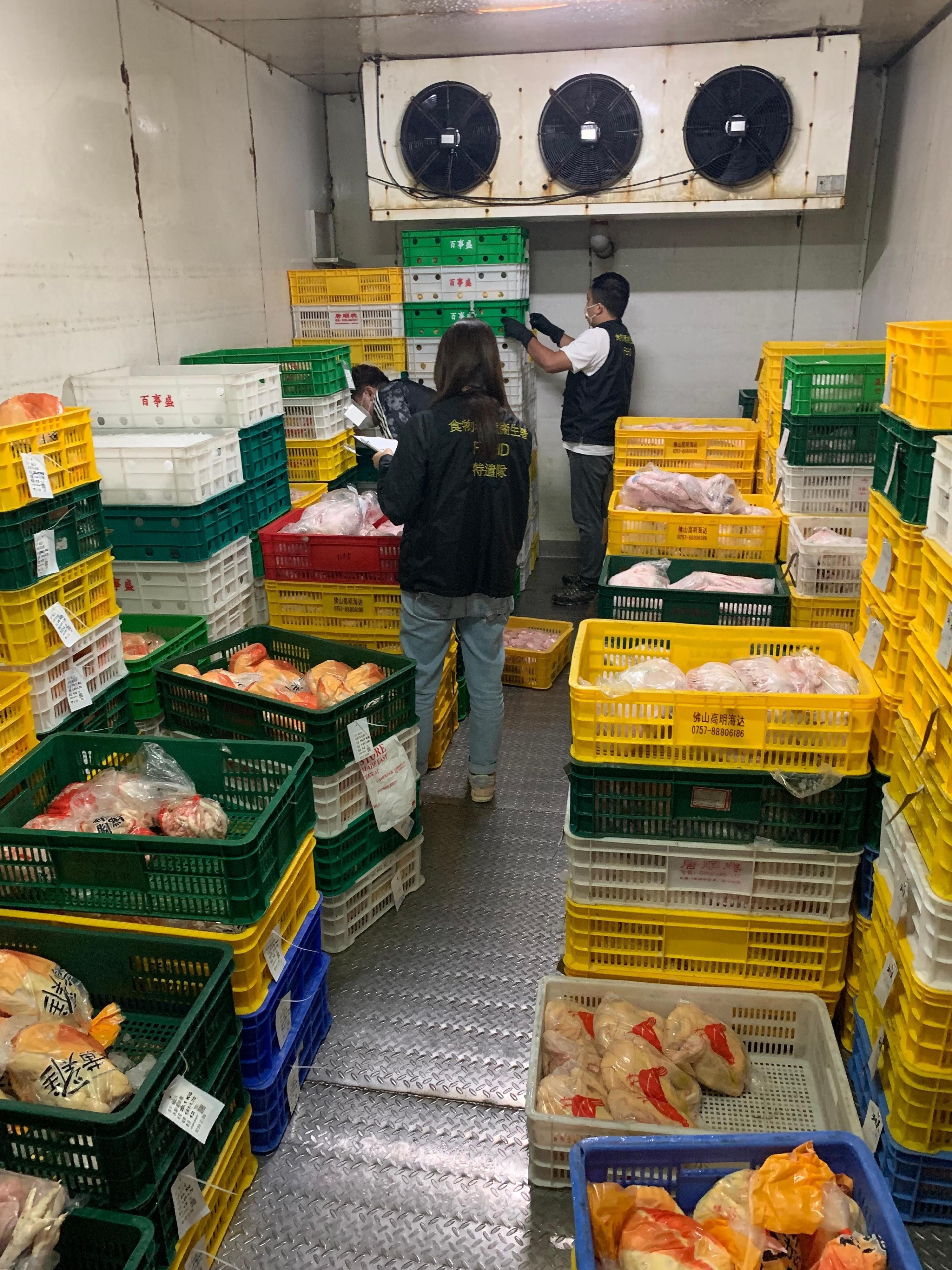 The Food and Environmental Hygiene Department yesterday (September 13) raided an unlicensed cold store at Tai Shu Ha Road West, Yuen Long.