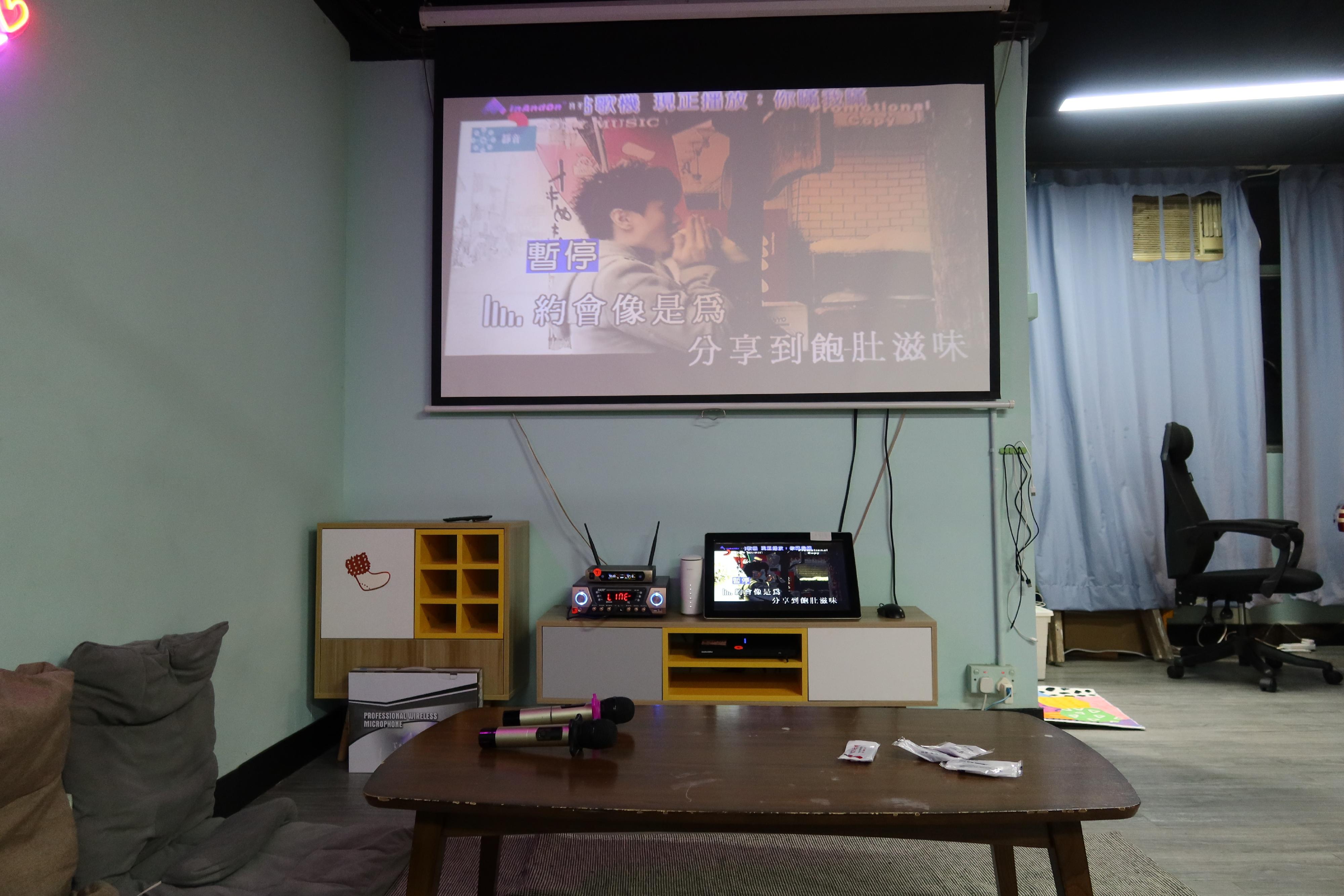 Hong Kong Customs yesterday (September 14) conducted an enforcement operation codenamed "Magpie" throughout the city to combat illegal activities involving party room operators providing infringing karaoke songs to customers in the course of business. Photo shows a party room in Tsuen Wan raided by Customs officers.