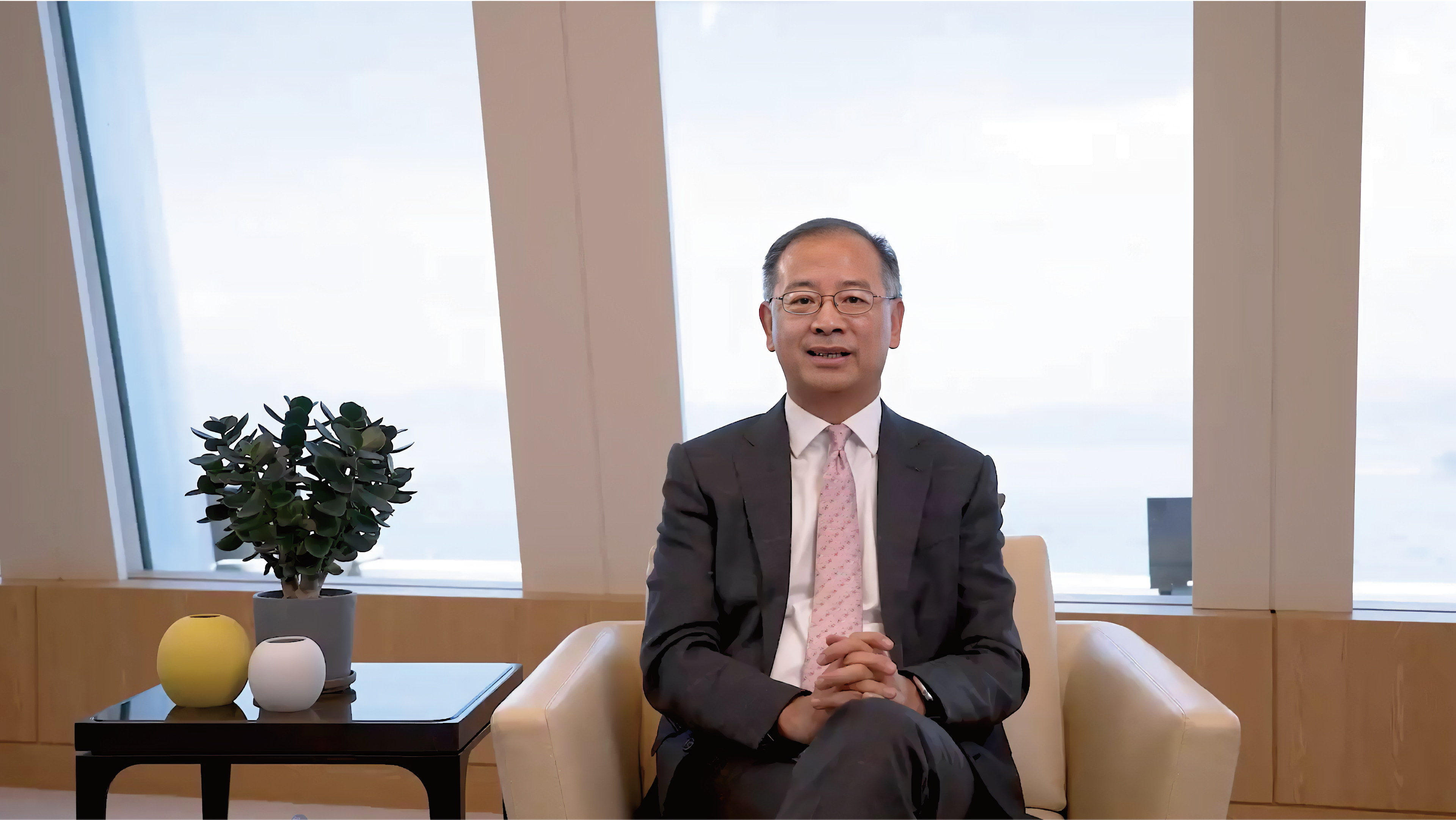 The Chief Executive of the Hong Kong Monetary Authority and the Honorary President of the Treasury Markets Association Council, Mr Eddie Yue, gives the welcoming remarks and keynote speech virtually at the Treasury Markets Summit 2022 held in Hong Kong.