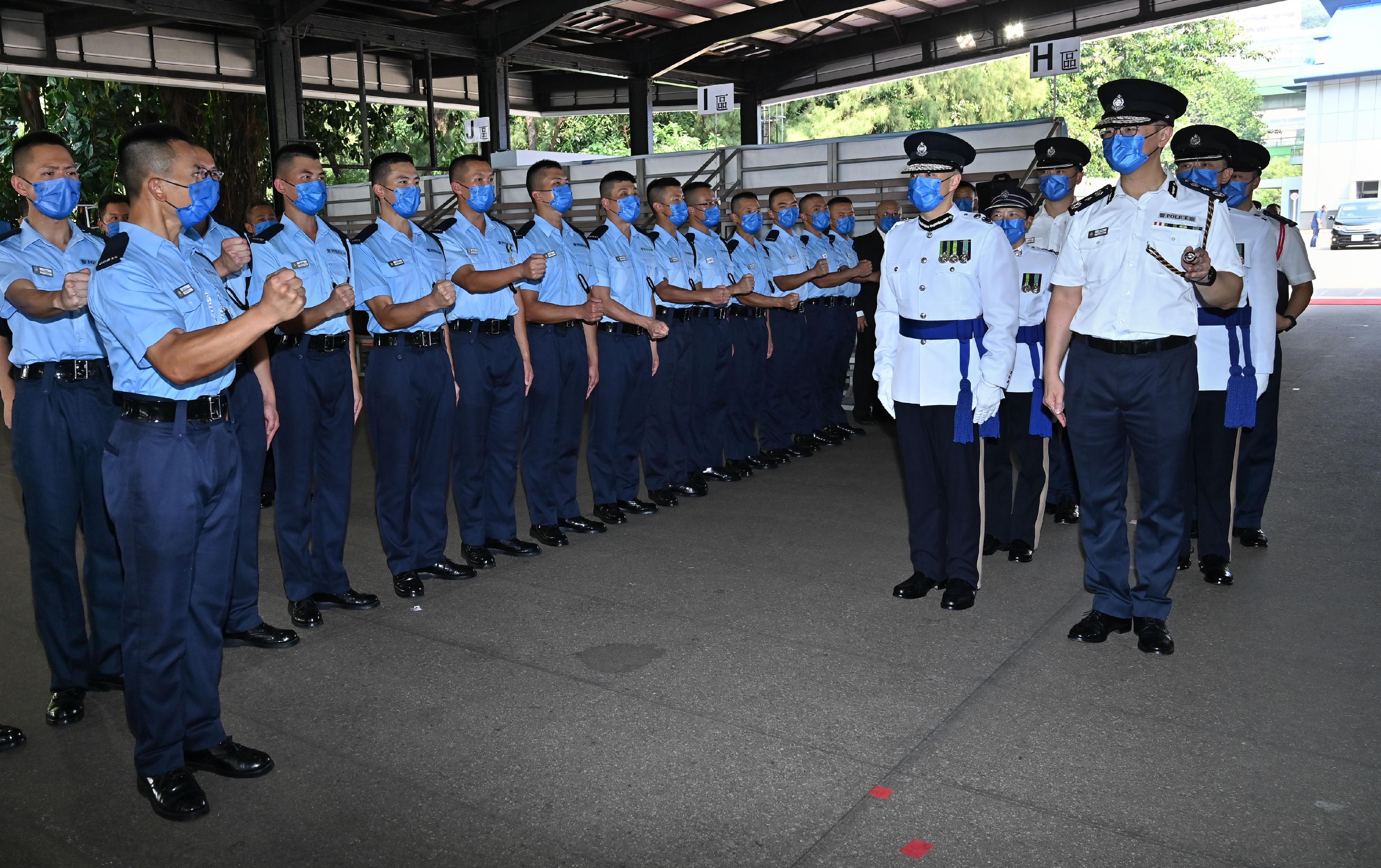 The Commissioner of Police, Mr Siu Chak-yee (first right), and the Deputy Commissioner of Police (Management), Mr Chow Yat-ming (second right), meet the graduates after the passing-out parade held at the Hong Kong Police College today (September 17).
