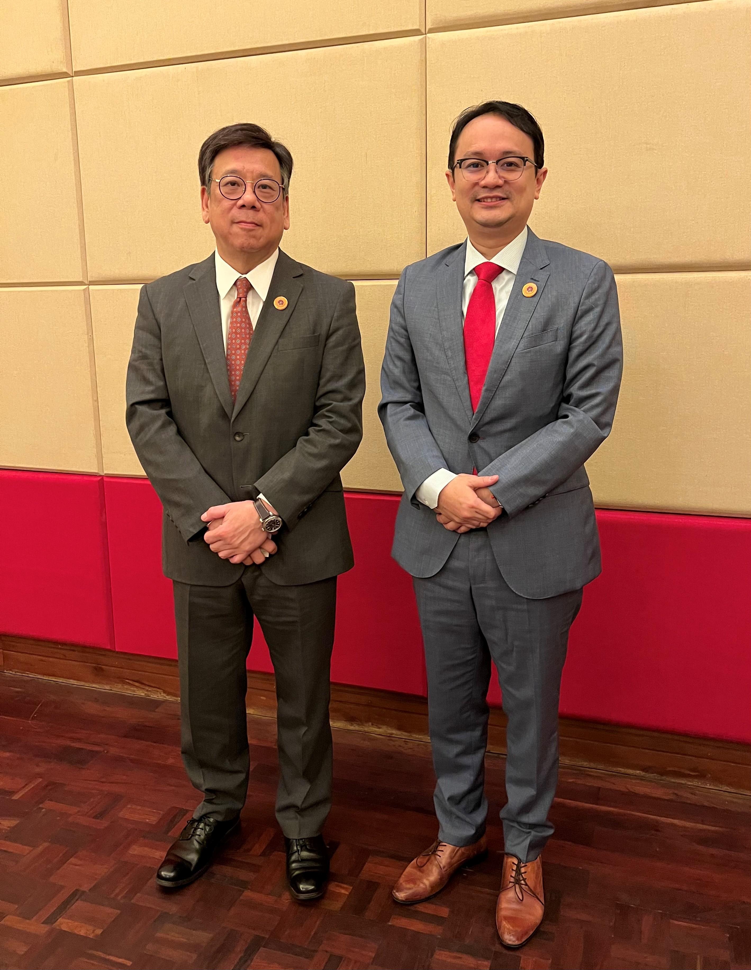 The Secretary for Commerce and Economic Development, Mr Algernon Yau (left), had a bilateral meeting with the Vice Minister of Trade of Indonesia, Dr Jerry Sambuaga (right), in Siem Reap, Cambodia, today (September 17) to exchange views on issues of mutual interest.