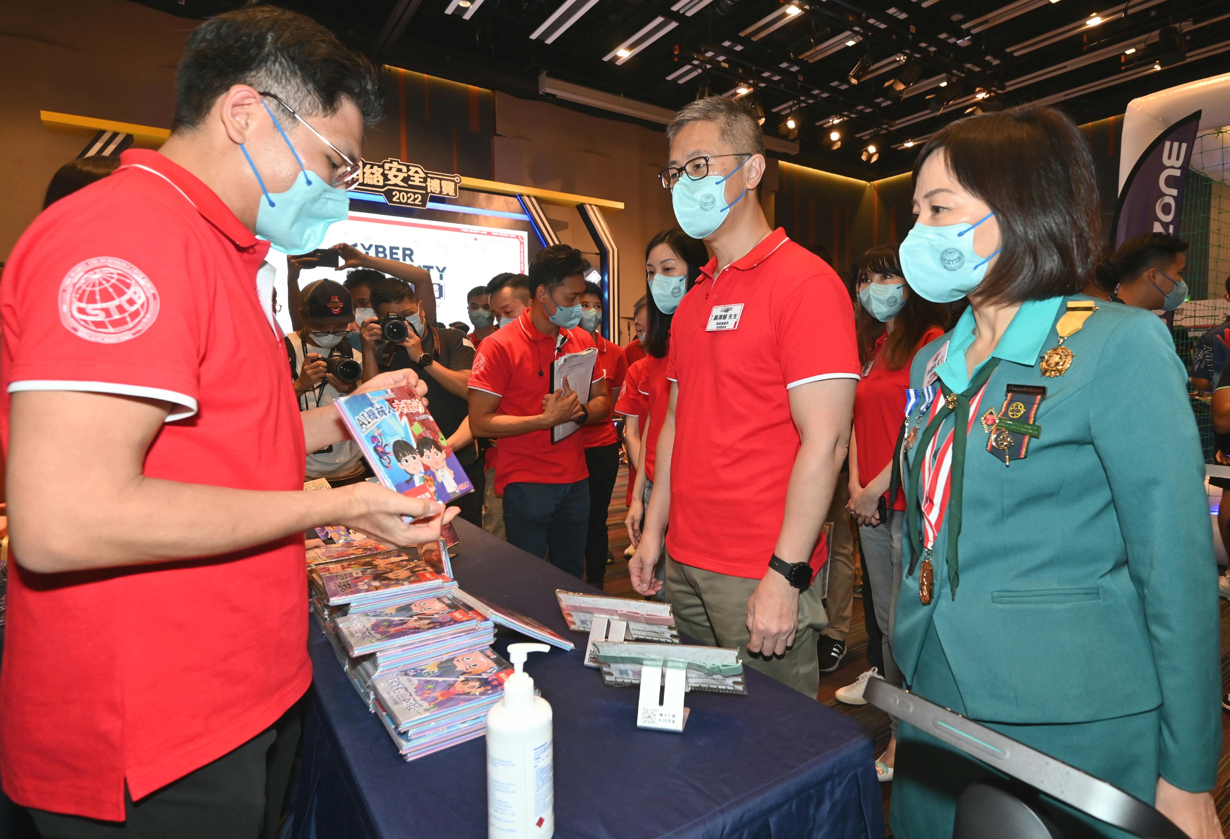The Cyber Security Expo 2022 kicks off today (September 17). Photo shows the Commissioner of the Police, Mr Siu Chak-yee (second right) and the Chief Commissioner of the Hong Kong Girl Guides Association, Ms Jeanne Lee (first right) touring the Cyber Security and Technology Crime Bureau’s exhibition booth. An officer briefed them on the three story books designed by the Bureau to teach primary students how to handle cyber bullying, social networking traps and knowledge about Internet of Things (IoT).

