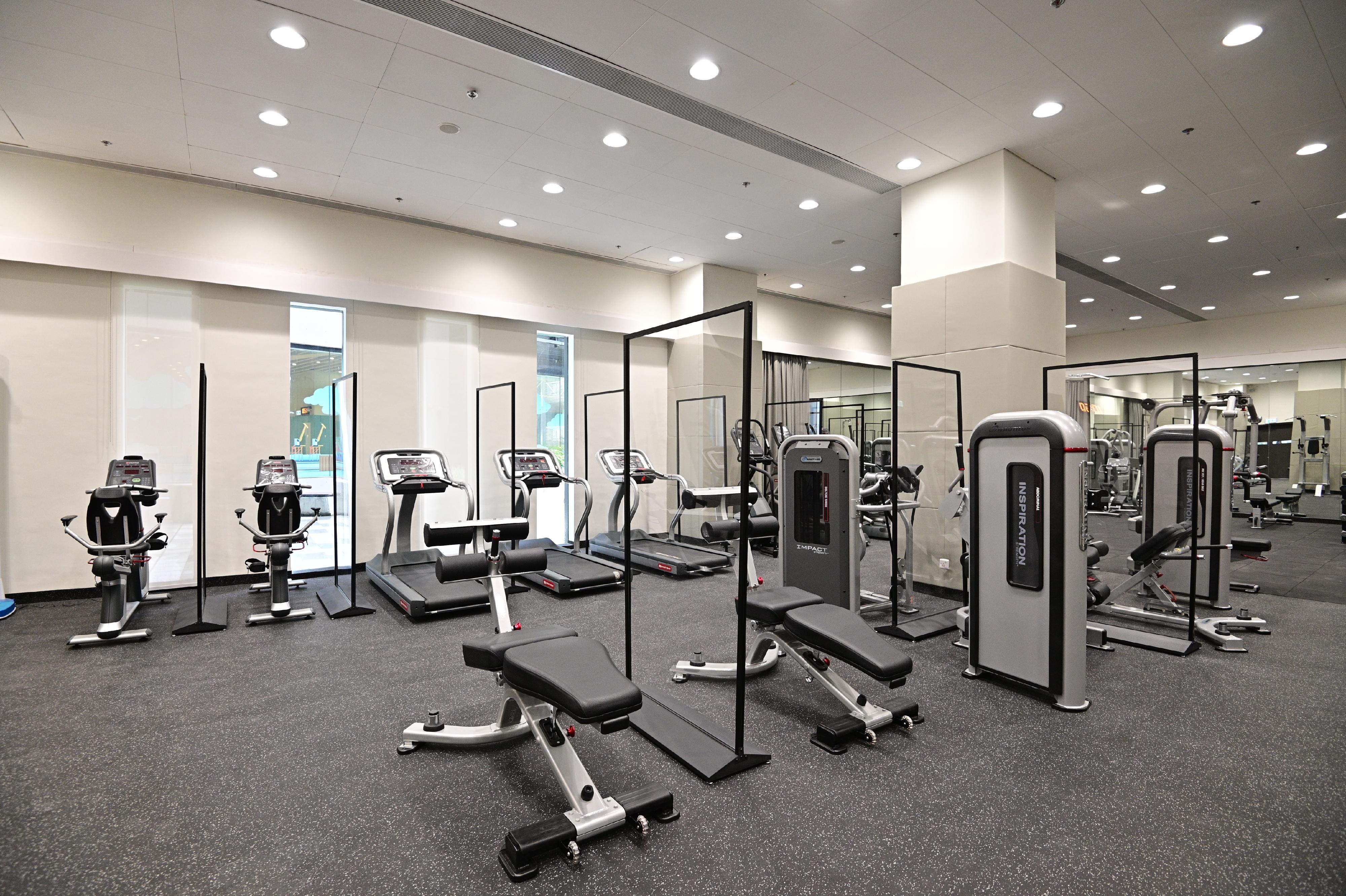 Sham Shui Po Sports Centre, managed by the Leisure and Cultural Services Department, will open for public use on September 28 (Wednesday), providing a wide range of leisure and sports facilities. Photo shows the fitness room.