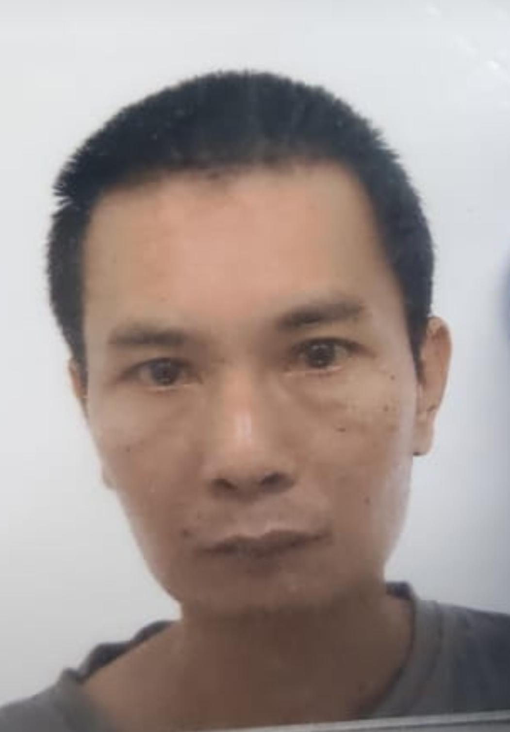 Hui Kwai-keung, aged 53, is about 1.65 metres tall, 60 kilograms in weight and of thin build. He has a long face with yellow complexion and short black hair. He was last seen wearing a white short-sleeved shirt, black trousers and red slippers.