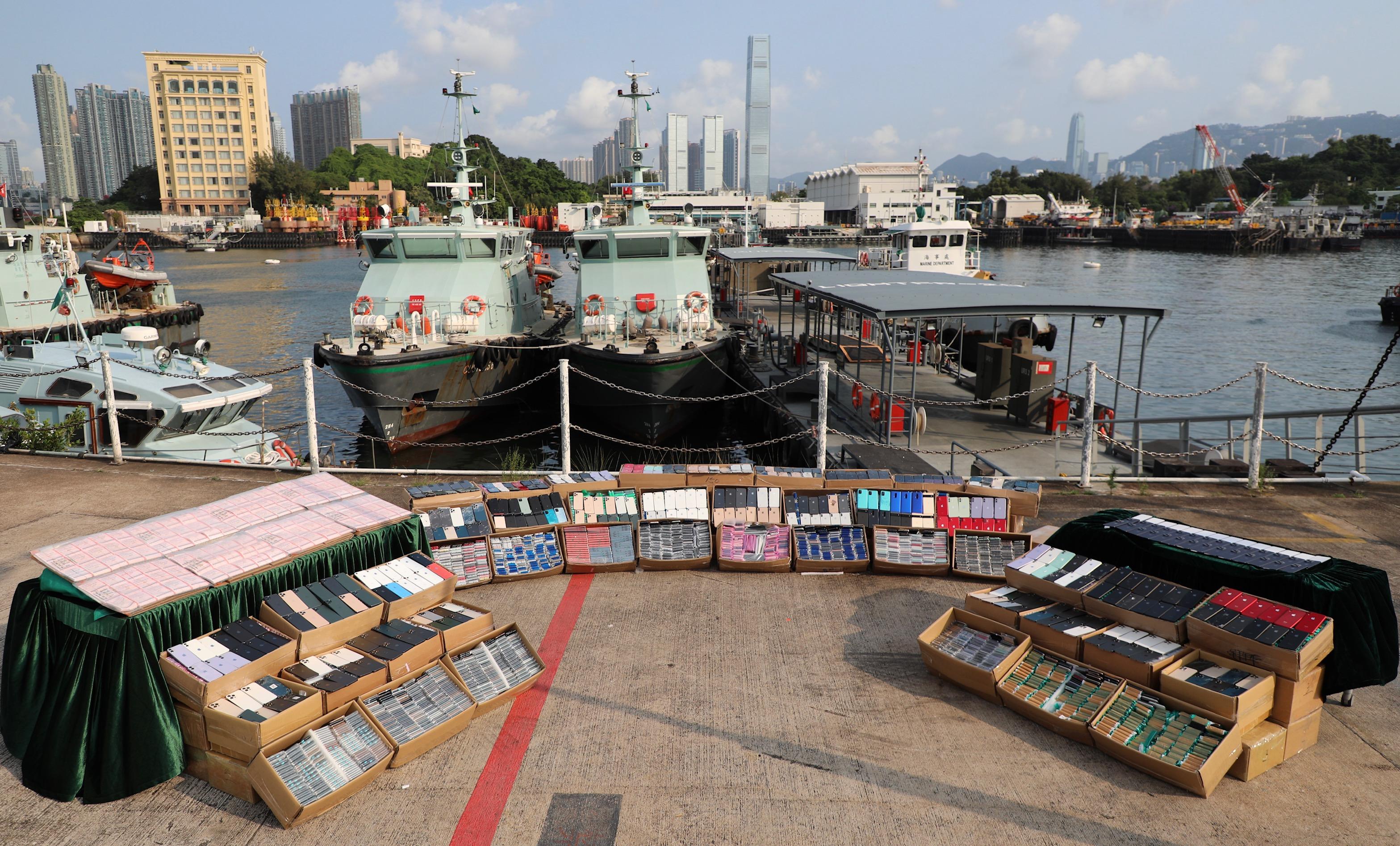 Hong Kong Customs yesterday (September 21) mounted an anti-smuggling operation in the western waters of Hong Kong and detected a suspected case of using a river trade vessel to smuggle goods in the waters off Black Point. A batch of bet Mark Six lottery tickets, which will be drawn tonight, was seized. Also, a batch of suspected smuggled goods with an estimated market value of about $10 million, including tablets and brand new smart phones of latest-models, was seized. Photo shows some of the suspected smuggled goods seized.