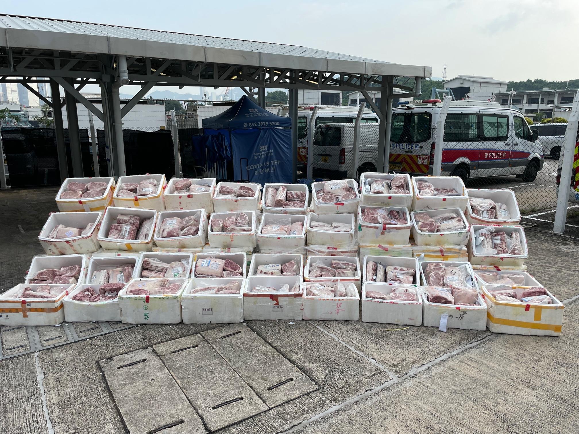Hong Kong Customs yesterday (September 22) mounted an anti-smuggling operation in the waters near Shau Kei Wan and detected a suspected smuggling case involving a speedboat. A batch of suspected smuggled frozen Wagyu beef, with an estimated market value of about $4 million, was seized. Photo shows the suspected smuggled frozen Wagyu beef seized. 