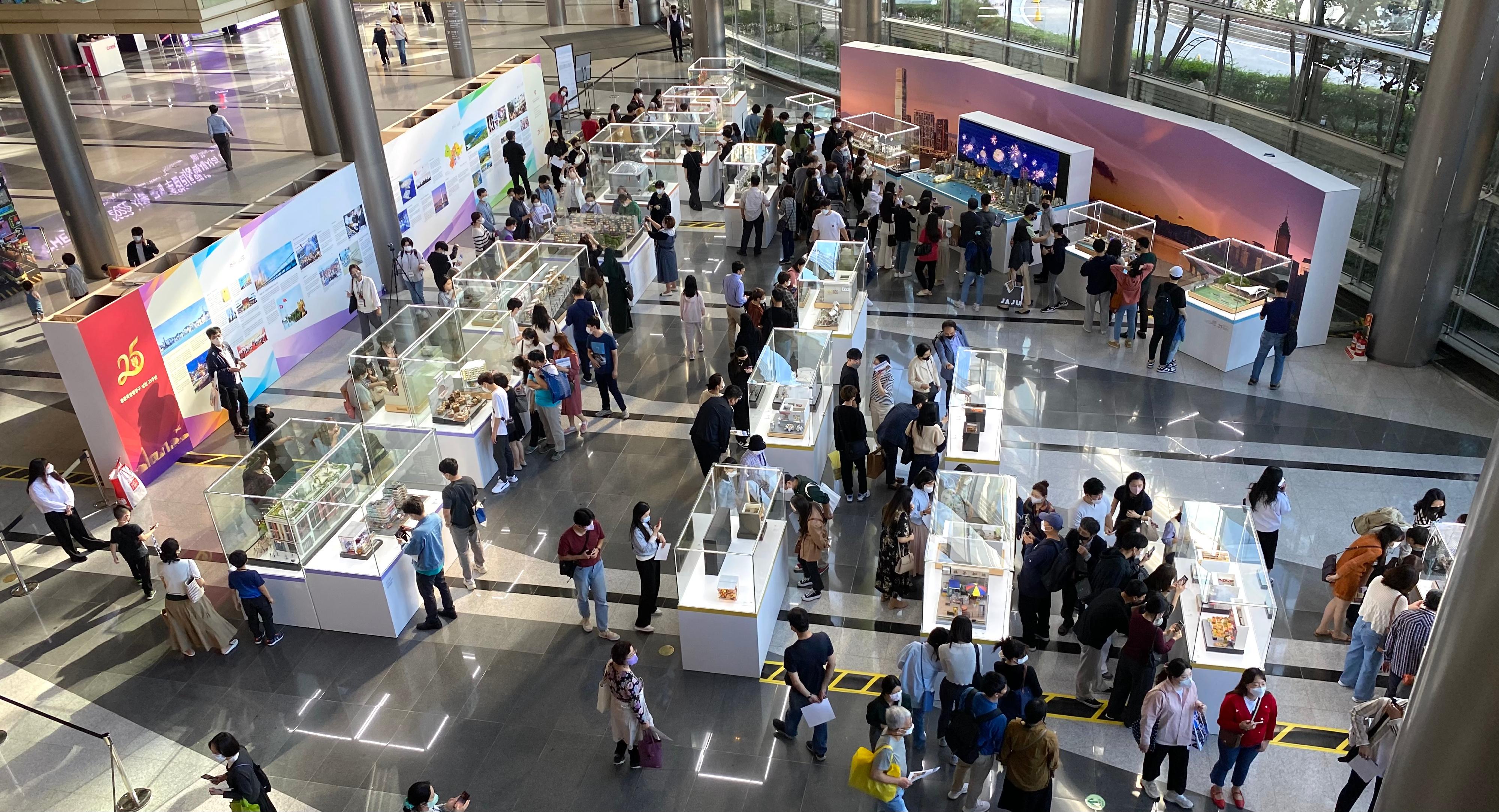「『細看香港』微型藝術展@首爾2022」今日（九月二十四日）起在韓國首爾舉行，展出40件展示香港特色和活力的微縮模型。