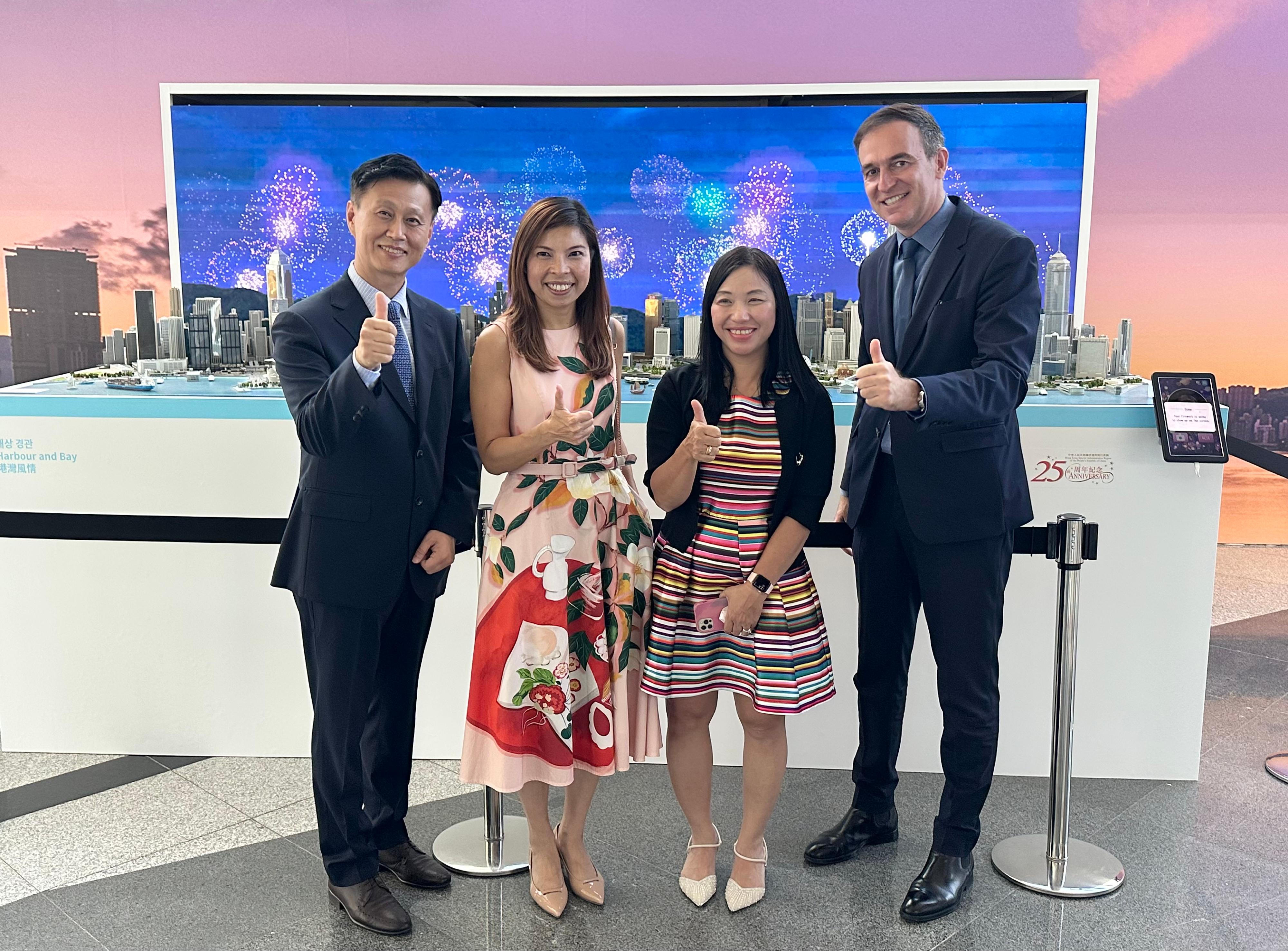 The "Hong Kong in Miniature" Exhibition @Seoul 2022, which showcases 40 miniature models that capture the uniqueness and vibrancy of Hong Kong, opened in Seoul, Korea, today (September 24). The Acting Principal Hong Kong Economic and Trade Representative (Tokyo), Miss Winsome Au (second left) is pictured with the Regional Director of Korea of the Hong Kong Tourism Board, Mr Kim Yoon-ho (first left); the Country Manager (Korea) of Cathay Pacific Airways, Mr Nicolas Masse  (first right); and the Chairman of the Joyful Miniature Association, Ms Carmen Poon (second right) in front of the Victoria Harbour miniature model.