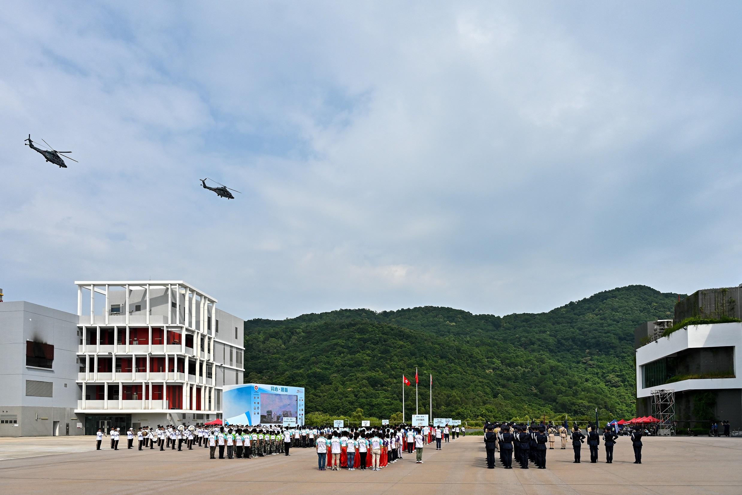 The Security Bureau led the disciplined services, auxiliary services and nine youth groups to hold the "Together We Prosper" Grand Parade by Disciplined Services and Youth Groups for Celebrating the 73rd Anniversary of the Founding of the People’s Republic of China and the 25th Anniversary of the Establishment of the Hong Kong Special Administrative Region at the Fire and Ambulance Services Academy in Tseung Kwan O today (September 24). Photo shows the flag raising ceremony at the start of the grand paradewith performance of the Hong Kong Police Band, singing of the national anthem by the youth groups and a fly-past by the GFS helicopters.