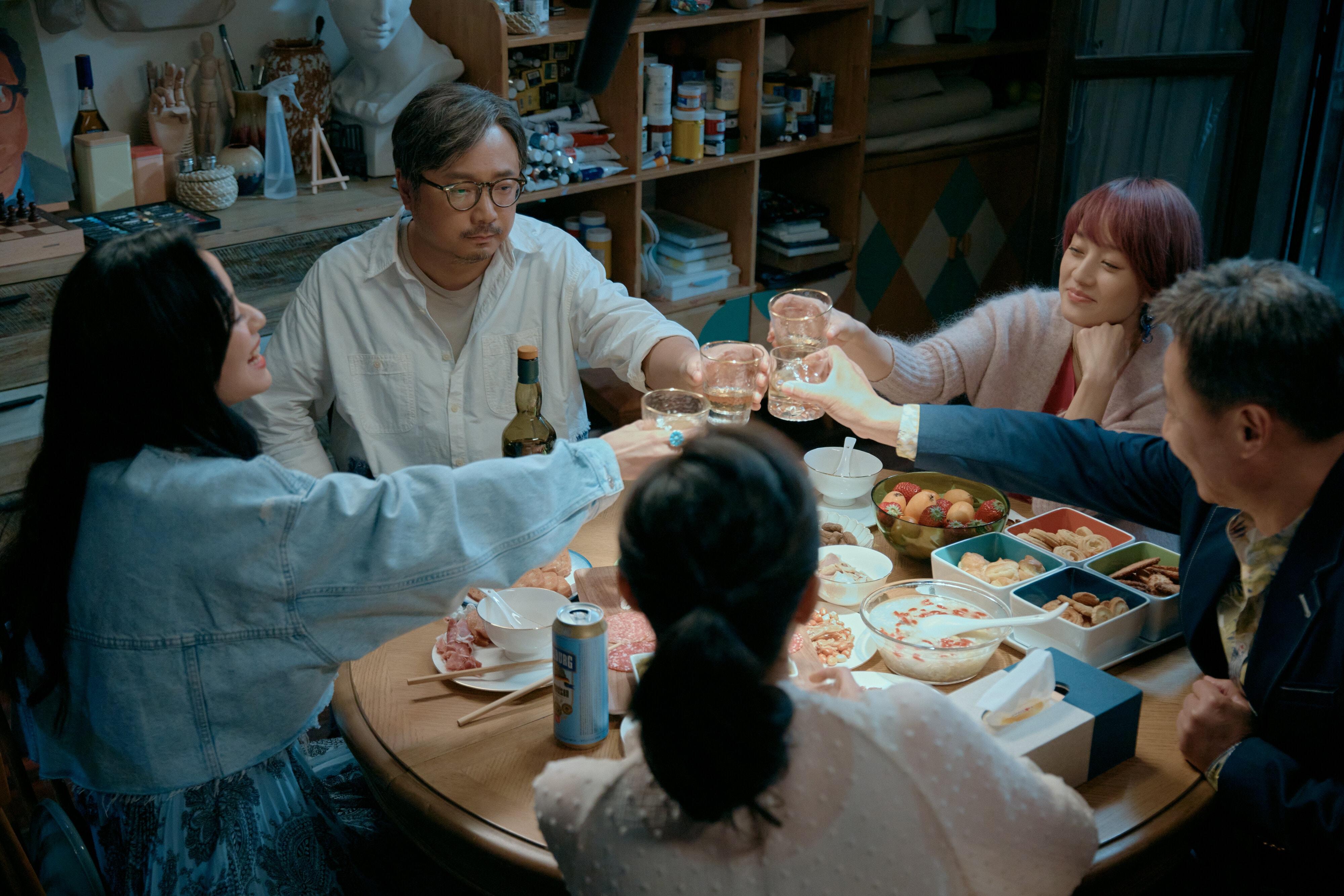 Jointly presented by the Leisure and Cultural Services Department and the South China Film Industry Workers Union, Chinese Film Panorama 2022 will be held from October 18 to November 26, screening 10 distinguished comedies produced in the Mainland. Photo shows a film still of "B for Busy" (2021).
