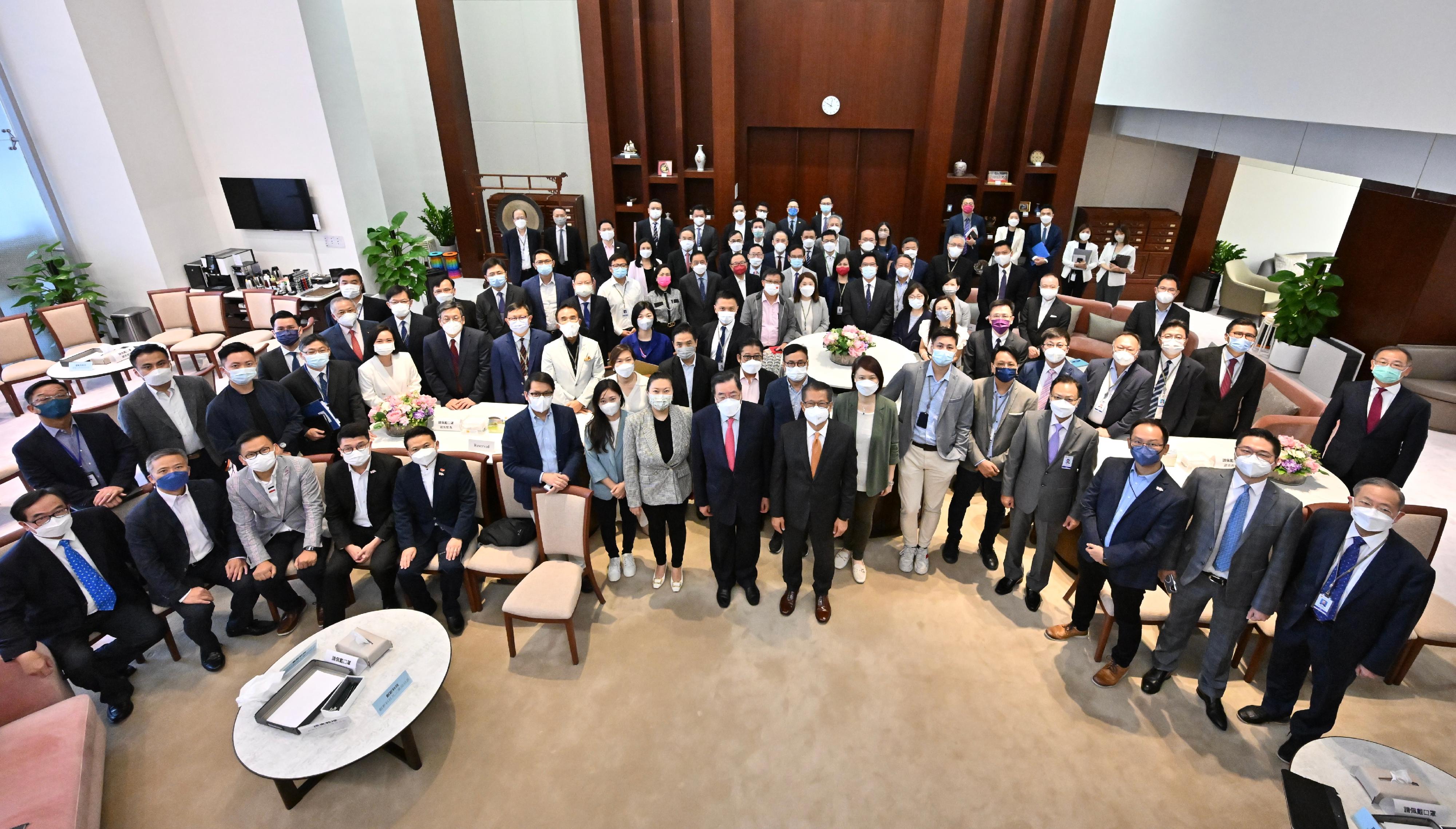 The Financial Secretary, Mr Paul Chan, attended the Ante Chamber exchange session at the Legislative Council (LegCo) today (October 5). Photo shows Mr Chan (first row, 10th left); the President of the LegCo, Mr Andrew Leung (first row, ninth left); the Deputy Financial Secretary, Mr Michael Wong (second row, ninth right); and LegCo Members before the meeting.