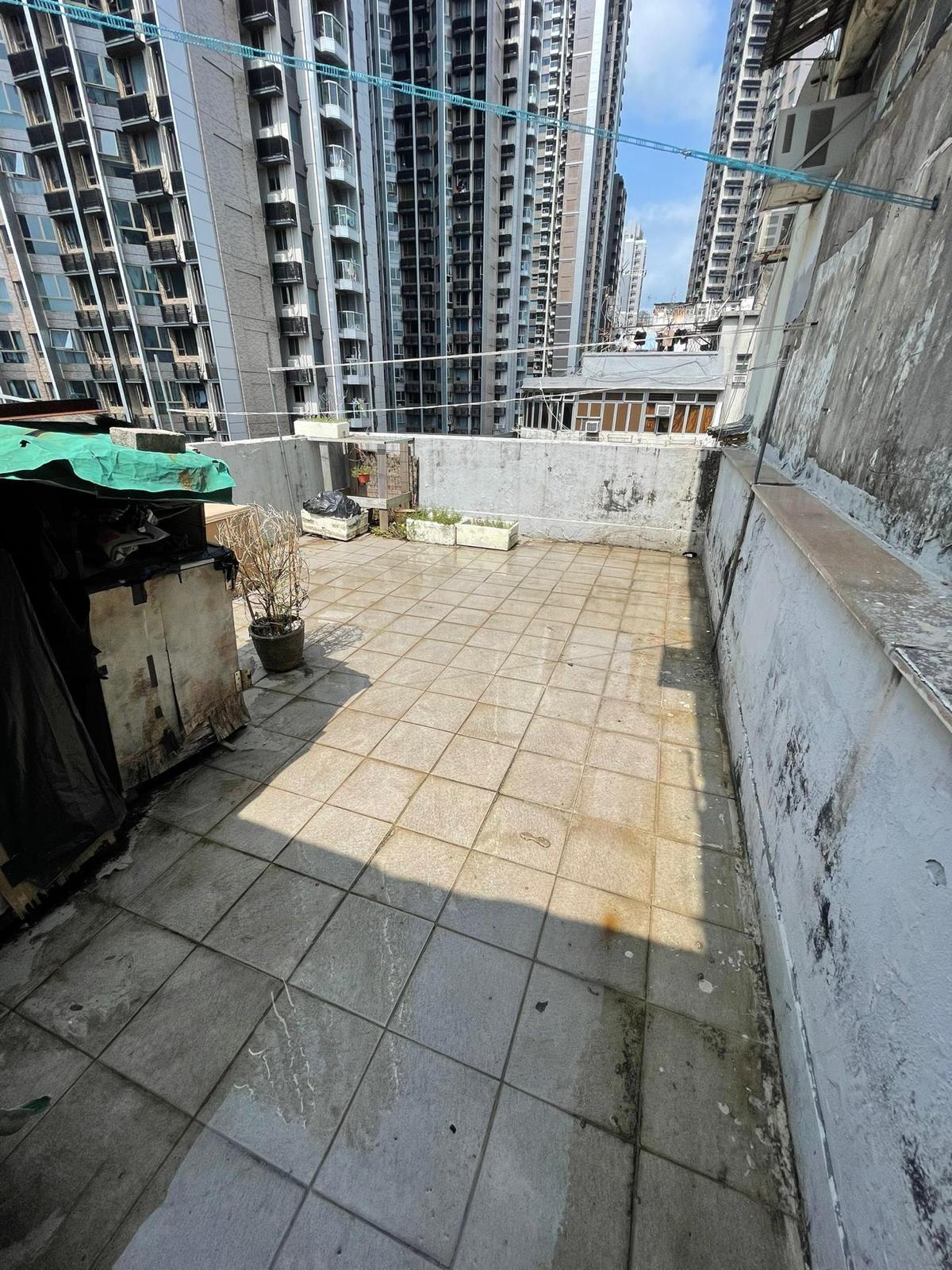 The Home Affairs Department and its District Offices conducted a series of cleaning works, publicity and educational activities during July and September to support the Government Programme on Tackling Hygiene Black Spots launched under the District Matters Co-ordination Task Force. Photo shows the rooftop of a "three-nil" building in Sham Shui Po after cleaning services were arranged by the Home Affairs Department.
