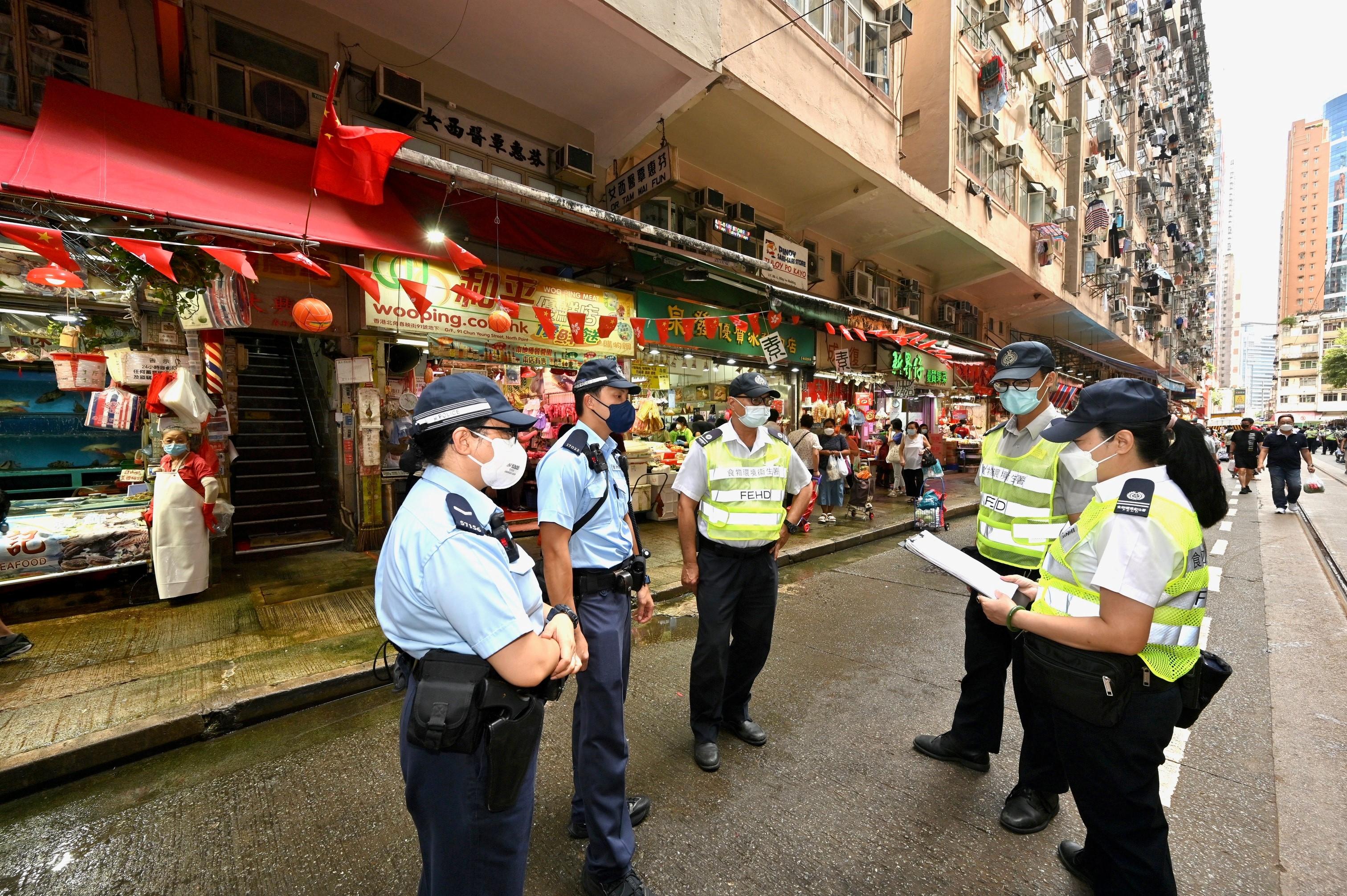 The Food and Environmental Hygiene Department (FEHD) and the Hong Kong Police Force have started a series of stringent enforcement actions against illegal shop front extension activities in various districts since October 3. Photo shows officers of the FEHD and the Police during a joint operation in Eastern District today (October 8).