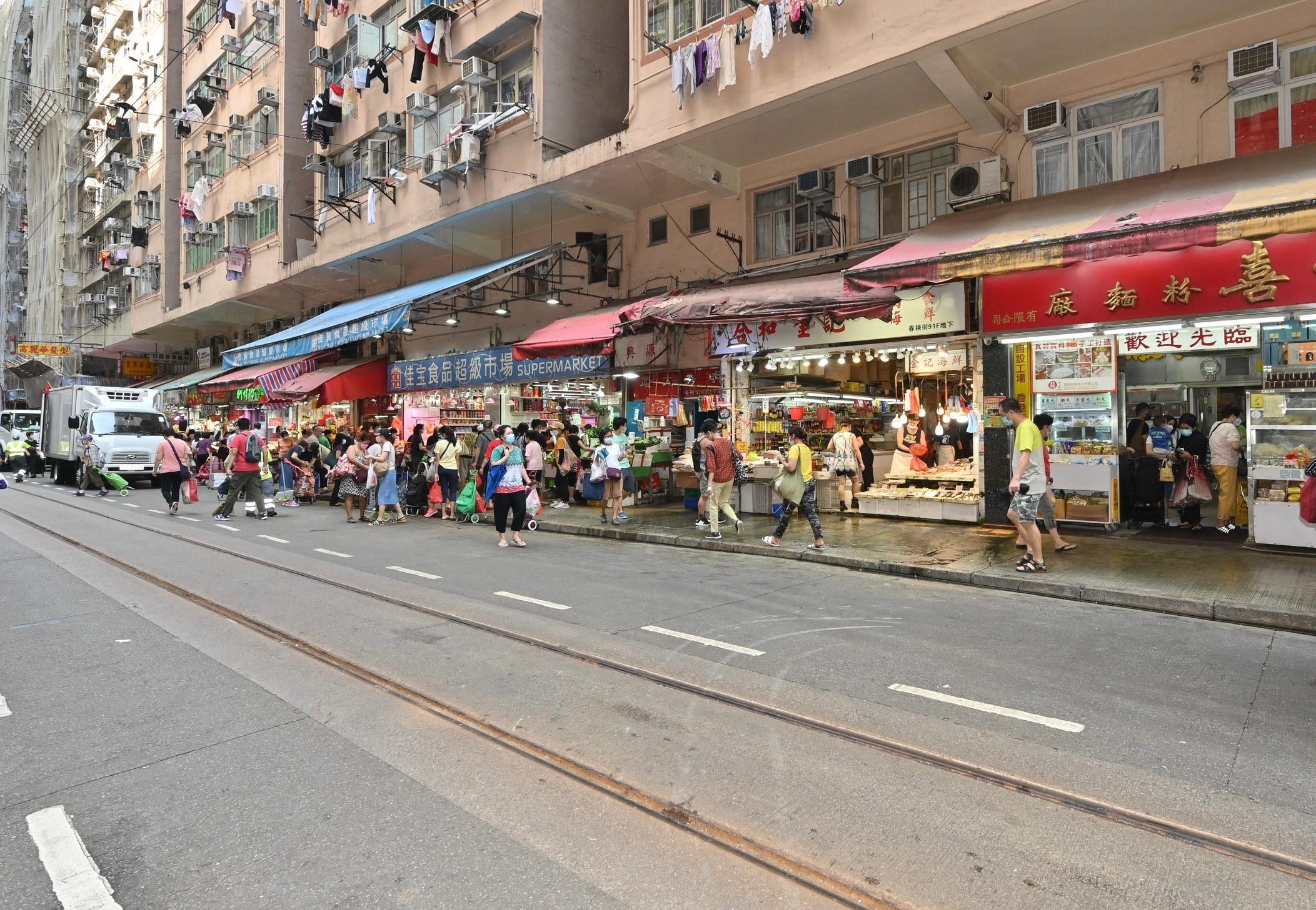 The Food and Environmental Hygiene Department and the Hong Kong Police Force have started a series of stringent enforcement actions against illegal shop front extension activities in various districts since October 3. Photo shows the condition of a street in Eastern District after a joint operation yesterday (October 8). 