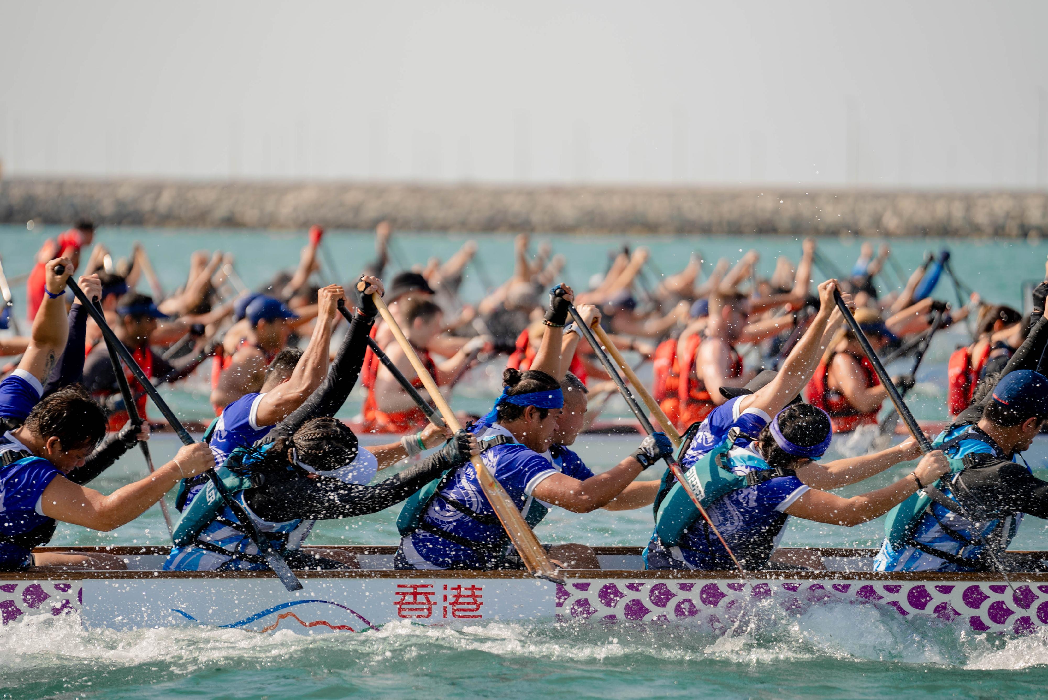 The first-ever Hong Kong Dragon Boat Festival in Dubai was held on October 8 and 9 (Dubai time) to celebrate the 25th anniversary of the establishment of the Hong Kong Special Administrative Region. There were 35 teams per day with a total of more than 1 200 competitors participating in different categories of races throughout the two-day event. 