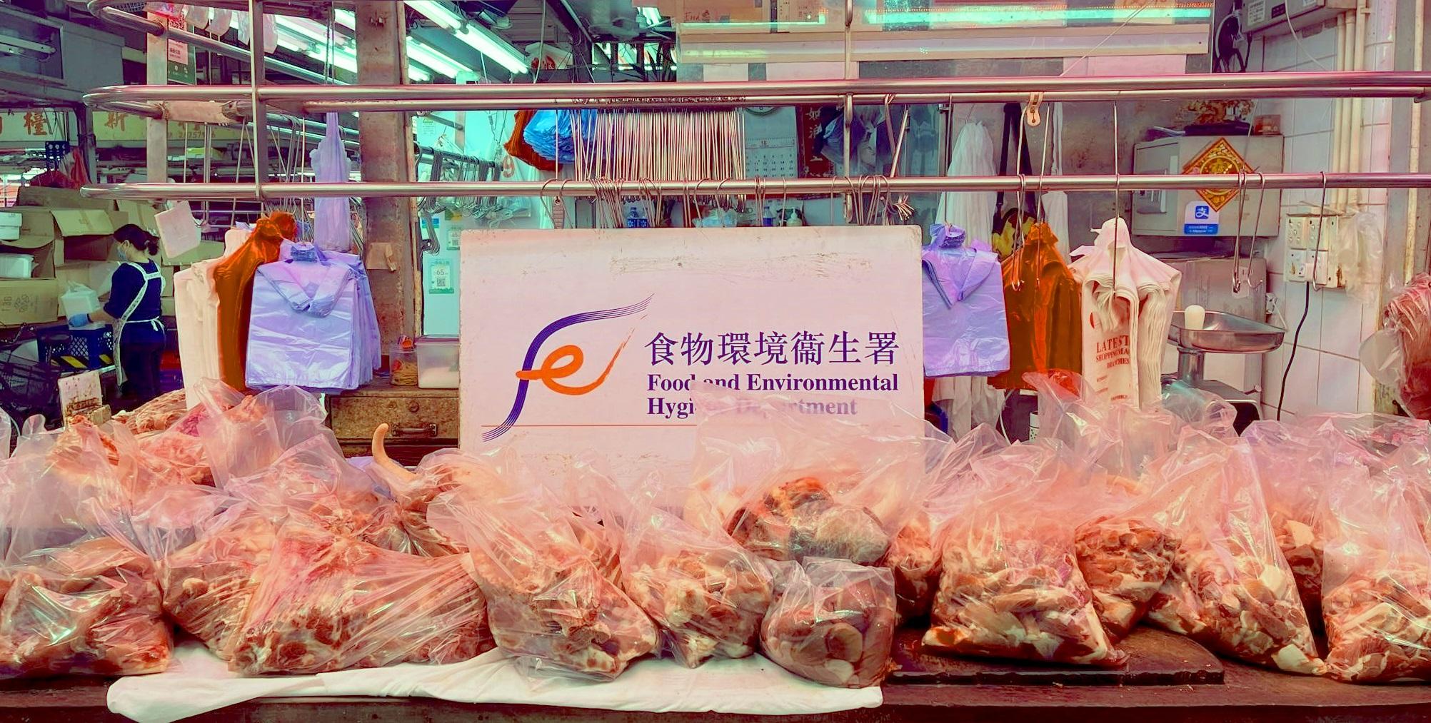 The Food and Environmental Hygiene Department (FEHD) raided a market stall in North District suspected of selling frozen meat as fresh meat today (October 12). Photo shows some of the meat seized by FEHD officers during the operation.