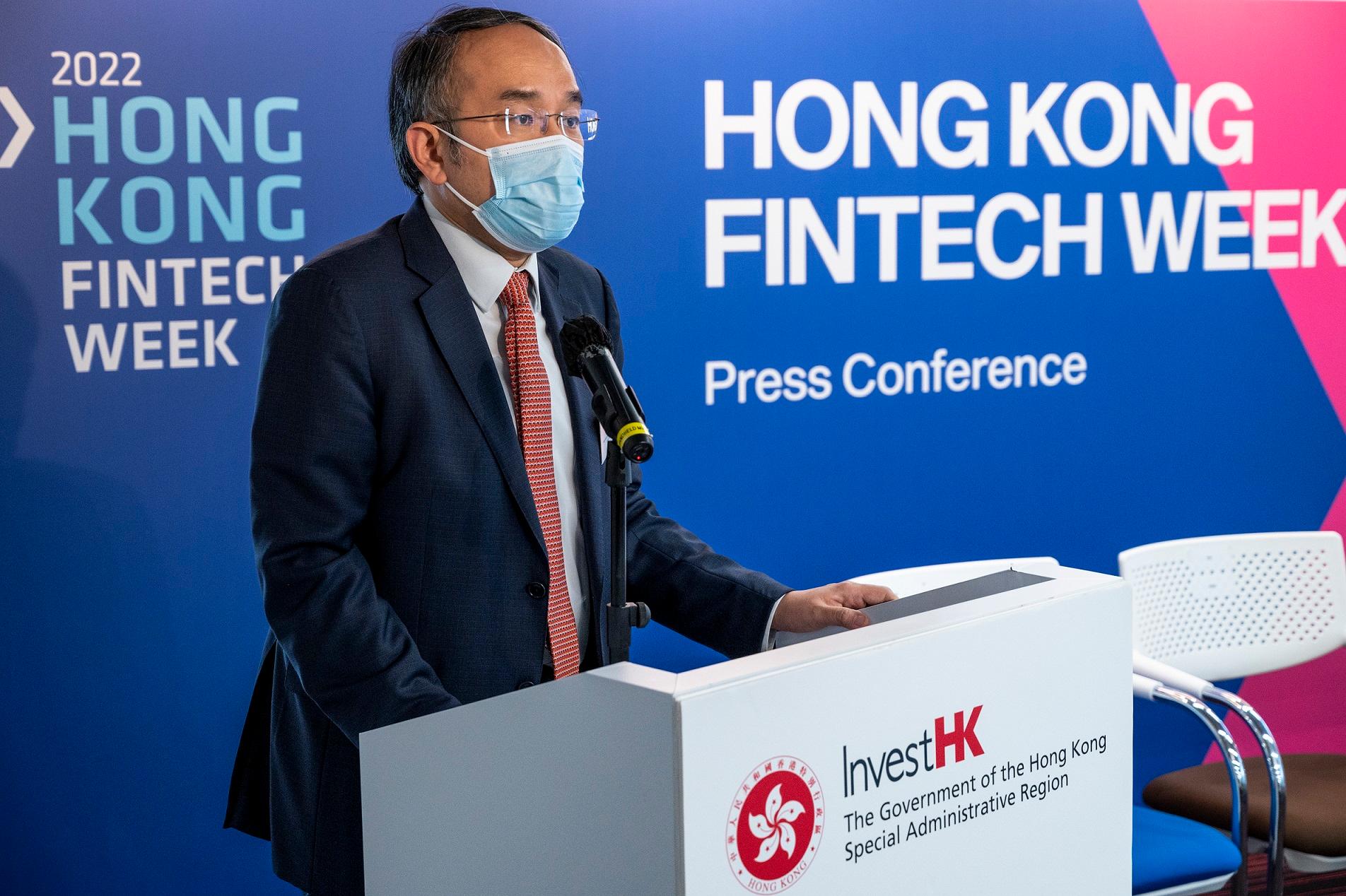 財經事務及庫務局局長許正宇今日（十月十三日）公布香港金融科技周2022中非同質化代幣的發行細節，並預告政府將正式發布有關虛擬資產在香港發展的政策聲明。