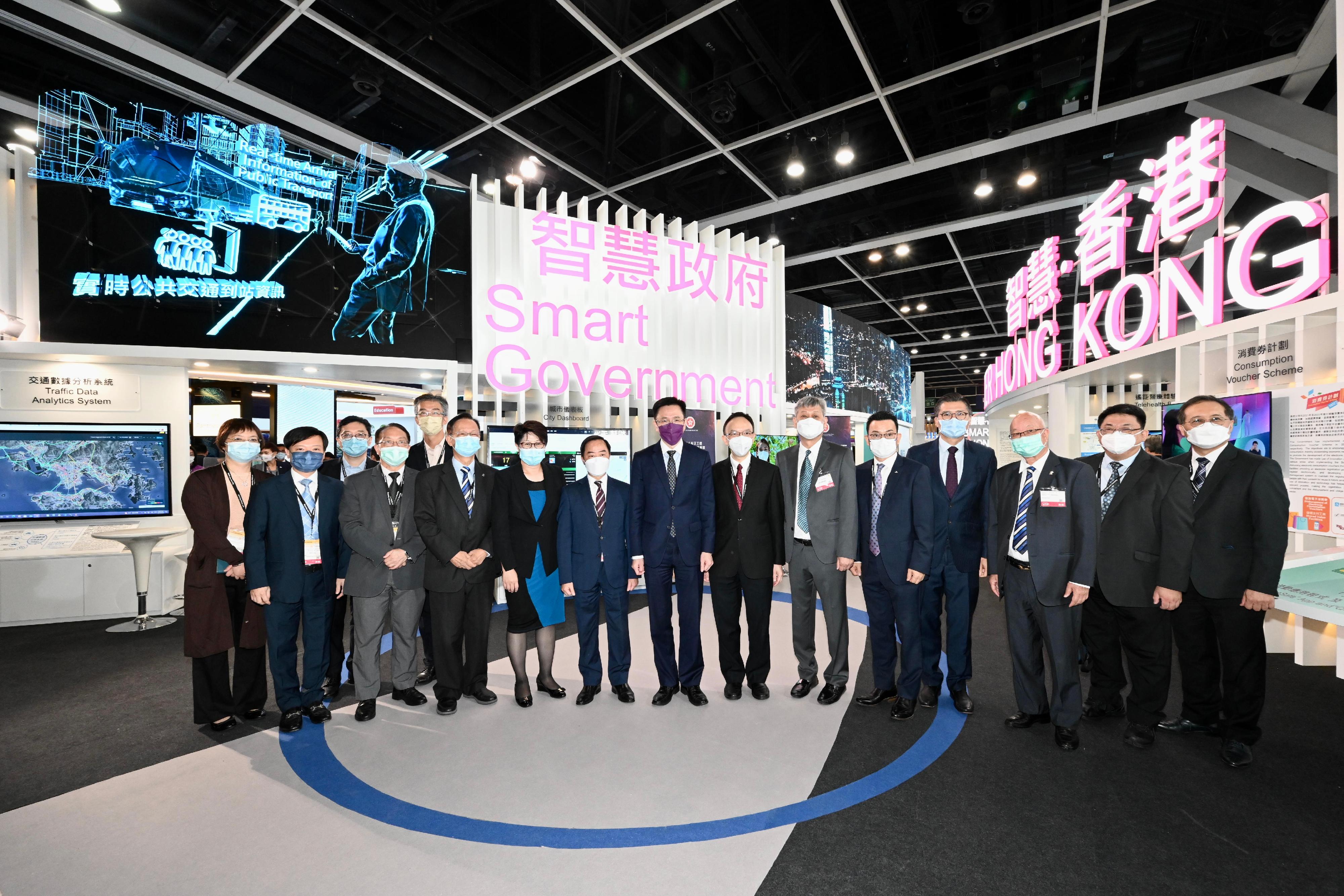 The Secretary for Innovation, Technology and Industry, Professor Sun Dong, visited the Smart Government Pavilion at the International ICT Expo today (October 13). Professor Sun (eighth right) is pictured with the Government Chief Information Officer, Mr Victor Lam (seventh right), colleagues from the Office of the Government Chief Information Officer, and other visiting guests.