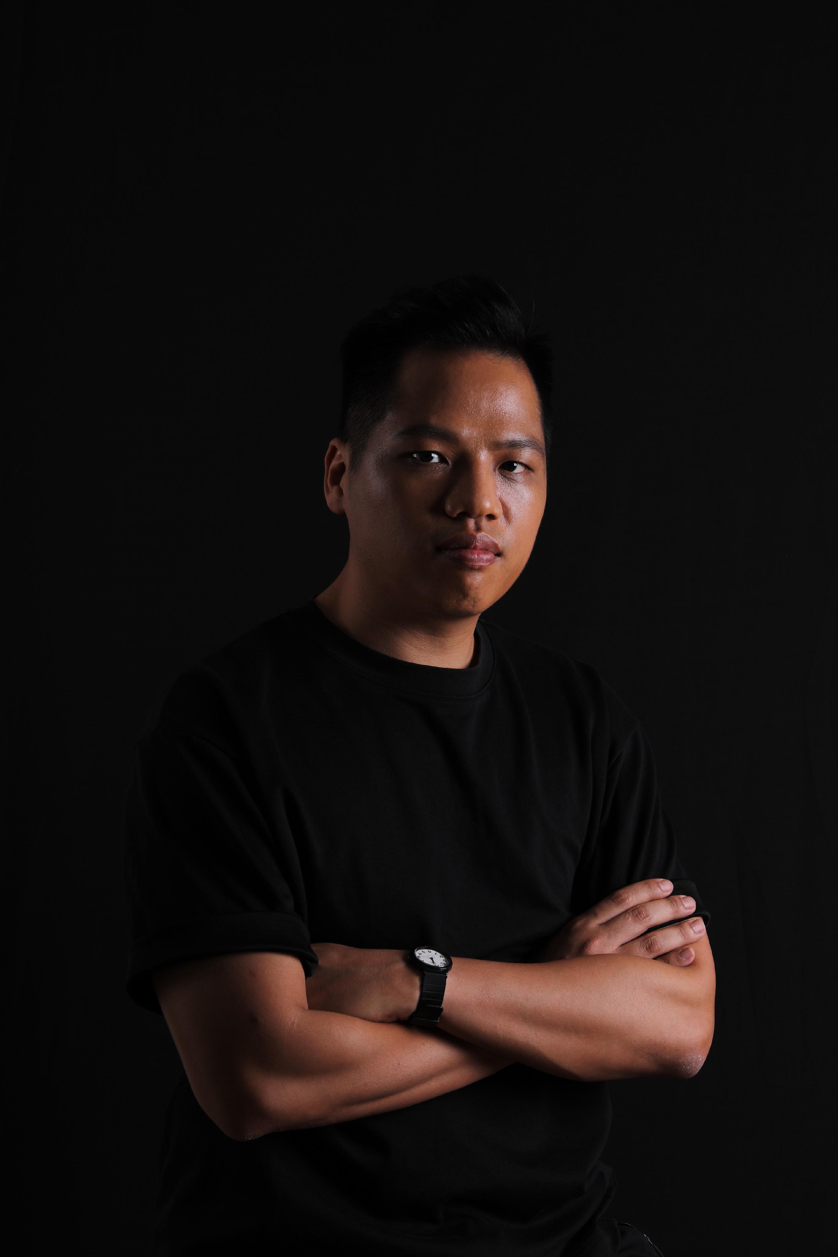 Multi-arts production, "HACK", created by media artist GayBird and theatre director Ata Wong, will be held from November 4 to 6 at the Studio Theatre of the Hong Kong Cultural Centre. Photo shows Wong, who will provide the narrative in the shows through the bodies and movements of the performers.