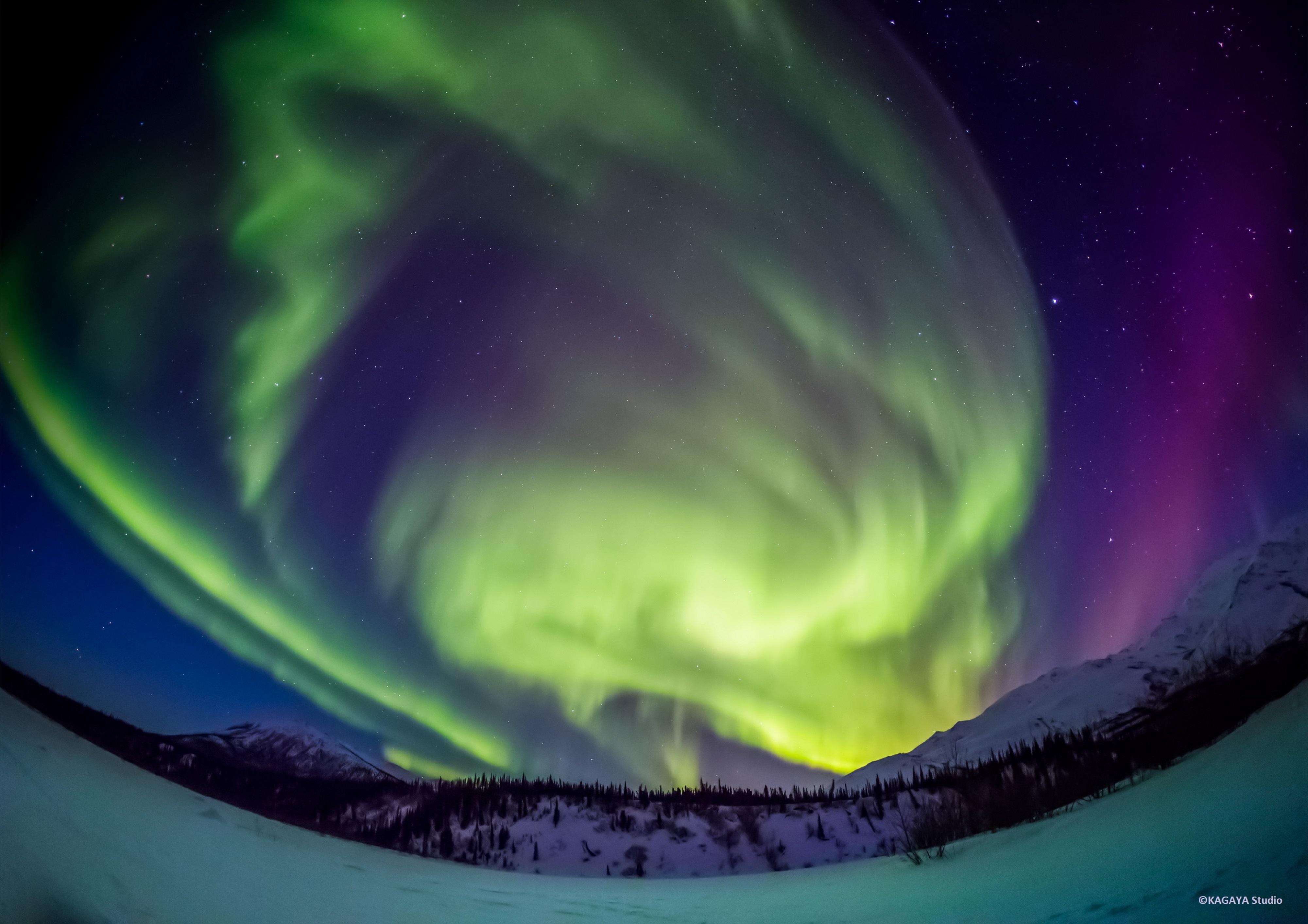 The Hong Kong Space Museum will launch a new sky show, "Sky Tour: Window on the Universe", at its Space Theatre tomorrow (October 21). Picture shows the aurora borealis in Alaska. When charged particles of the solar wind collide with atoms or molecules in Earth's atmosphere, the latter are ionised or excited, emitting light to create an aurora. In the northern hemisphere, it is known as aurora borealis, which dances in the night sky in high-latitude areas such as Iceland and Alaska. Its southern counterpart is the aurora australis, which illuminates the far south in the southern hemisphere.