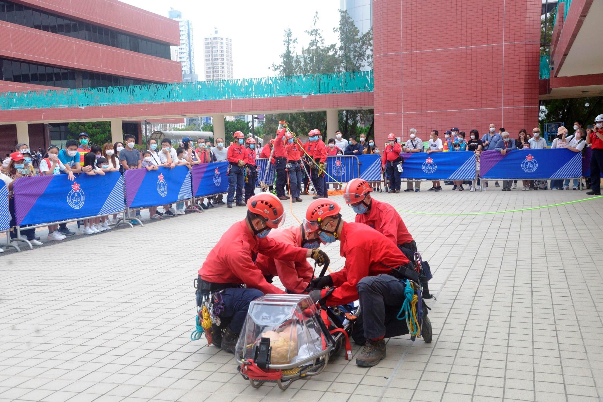 The Civil Aid Service (CAS) held the 25th Anniversary of the Establishment of HKSAR cum Mountain Safety Promotion Day with various government departments and mountaineering organisations today (October 23) at Tuen Mun Cultural Square. Photo shows CAS members demonstrating mountain rescue techniques.