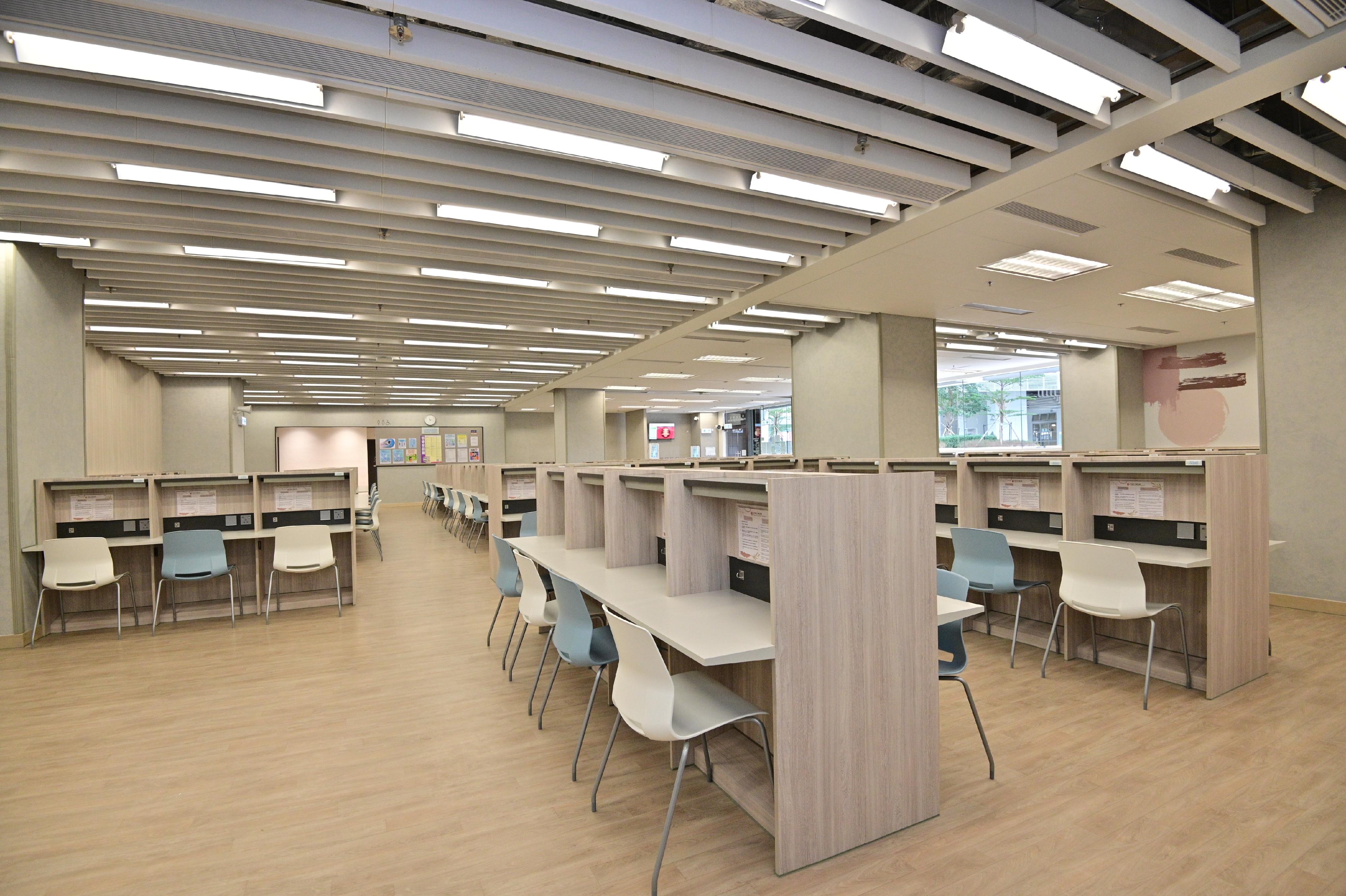The Sham Shui Po Public Library, the fifth library in the district, is expected to commence services in the first quarter of next year. Its Students' Study Room will open first on October 31 (Monday) to provide students and residents in the district with a quiet and relaxing environment for studying and learning. The Students' Study Room of the Sham Shui Po Public Library spans 340 square metres and offers a total of 220 seats.