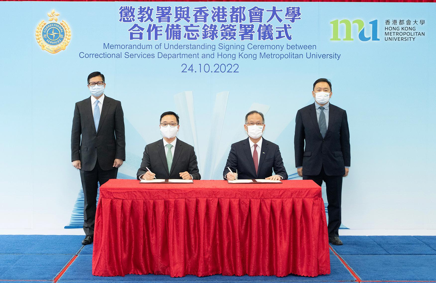 The Correctional Services Department and the Hong Kong Metropolitan University (HKMU) today (October 24) signed a Memorandum of Understanding (MoU) to strengthen learning support for persons in custody. The MoU was signed by the Commissioner of Correctional Services, Mr Wong Kwok-hing (front row, left), and the President of the HKMU, Professor Paul Lam (front row, right), and witnessed by the Secretary for Security, Mr Tang Ping-keung (back row, left), and the Council Chairman of the HKMU, Dr Conrad Wong (back row, right).

