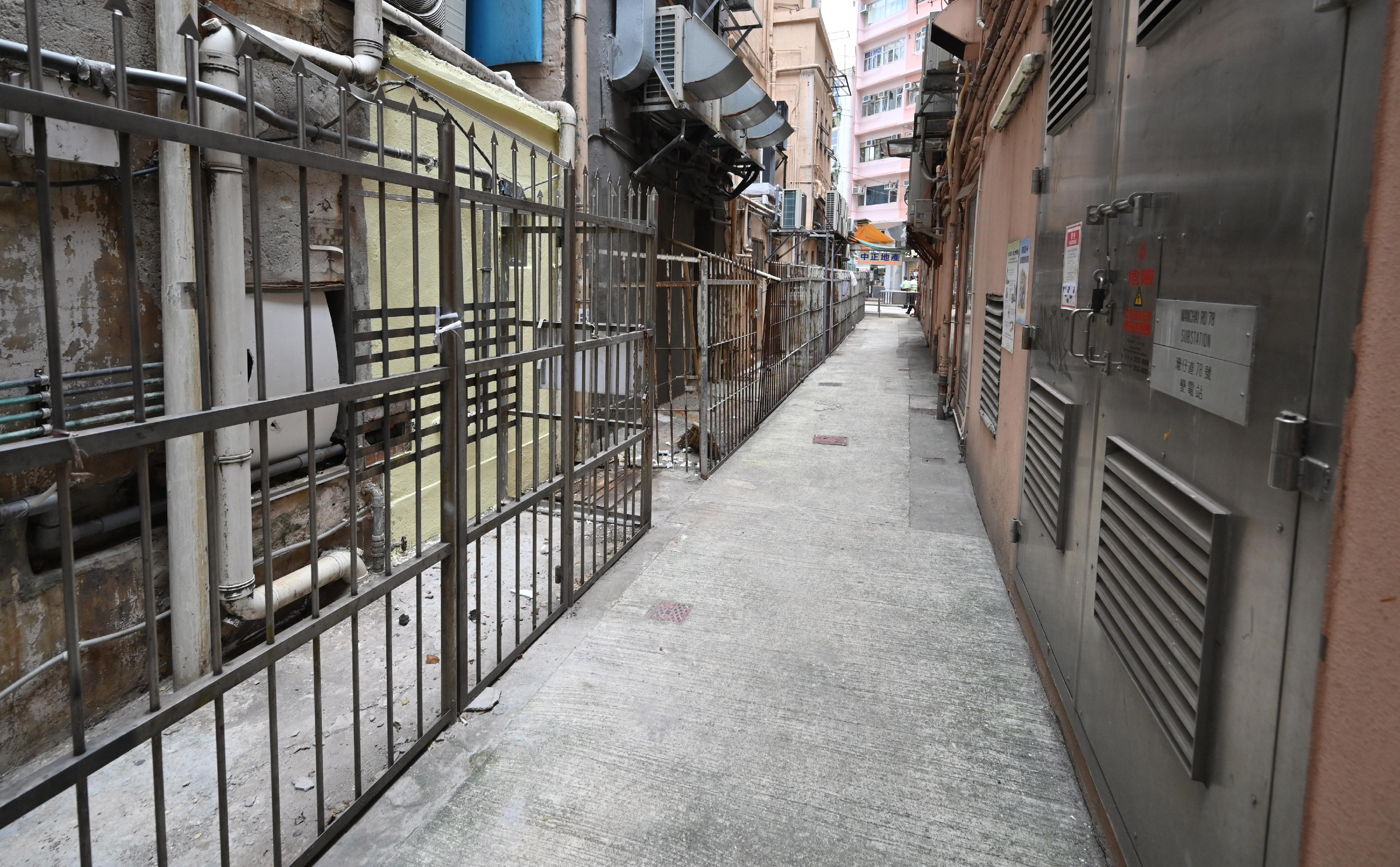 A spokesman for the Food and Environmental Hygiene Department (FEHD) said today (October 24) that the FEHD and the Hong Kong Police Force have conducted a series of stringent enforcement actions against illegal shop front extension activities in various districts since October 3. Photo shows the condition of an area in Wan Chai District after a joint operation.