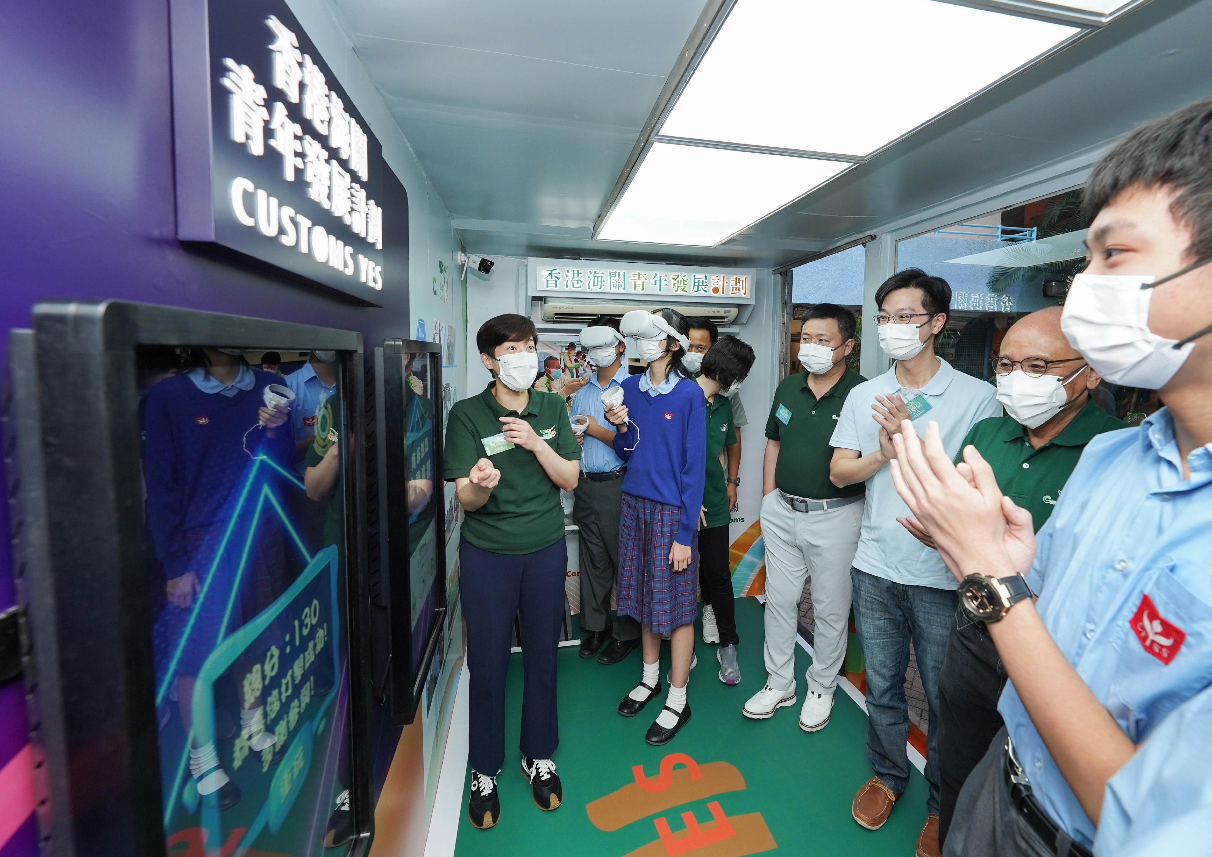 Hong Kong Customs today (October 26) held the kick-off ceremony for the "Customs YES Promotion Vehicle" at the Chinese Foundation Secondary School, signaling that the department spares no effort in strengthening youth work and deepening young people's understanding of the work of Customs. Photo shows the Commissioner of Customs and Excise, Ms Louise Ho (first left), touring the promotion vehicle together with some students.