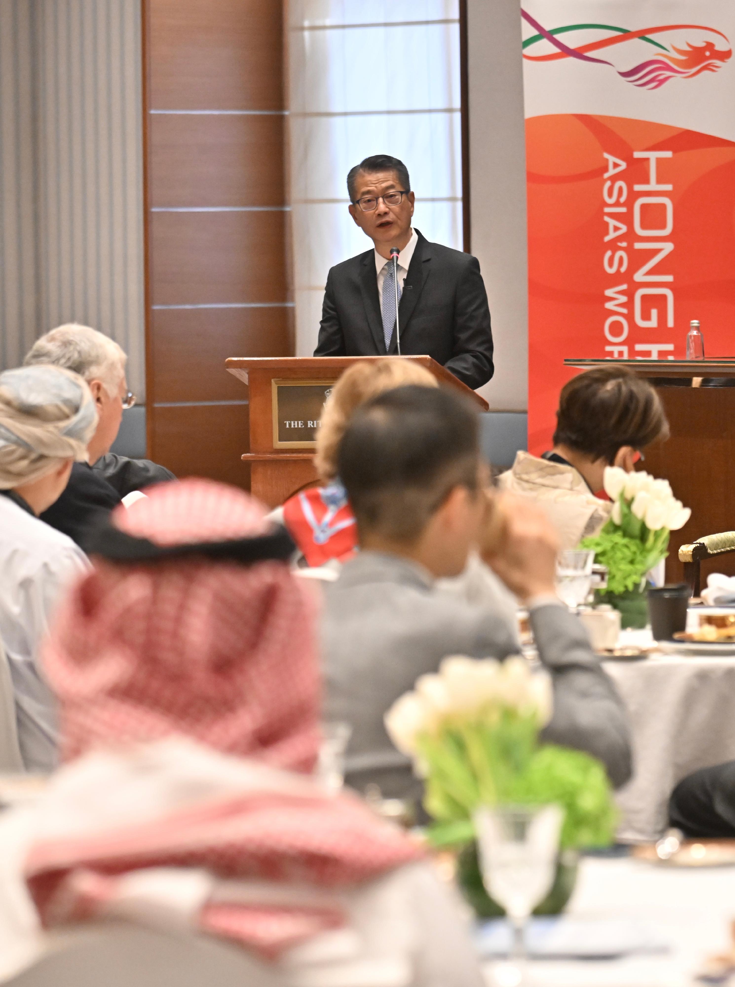 The Financial Secretary, Mr Paul Chan, is continuing his visit to Riyadh, Saudi Arabia today (October 26, Saudi Arabia time). Mr Chan attended a breakfast seminar jointly organised by the Hong Kong Economic and Trade Office in Dubai and the Hong Kong Exchanges and Clearing Limited. Speaking to some 50 political and business leaders, he said that with the advantages under the “one country, two systems” principle, the financial markets and services will continue to broaden and develop, and bring tremendous opportunities to Middle East enterprises and investors.  He encouraged enterprises in the region to tap into Hong Kong’s financial markets and services and reach out to the Mainland market.