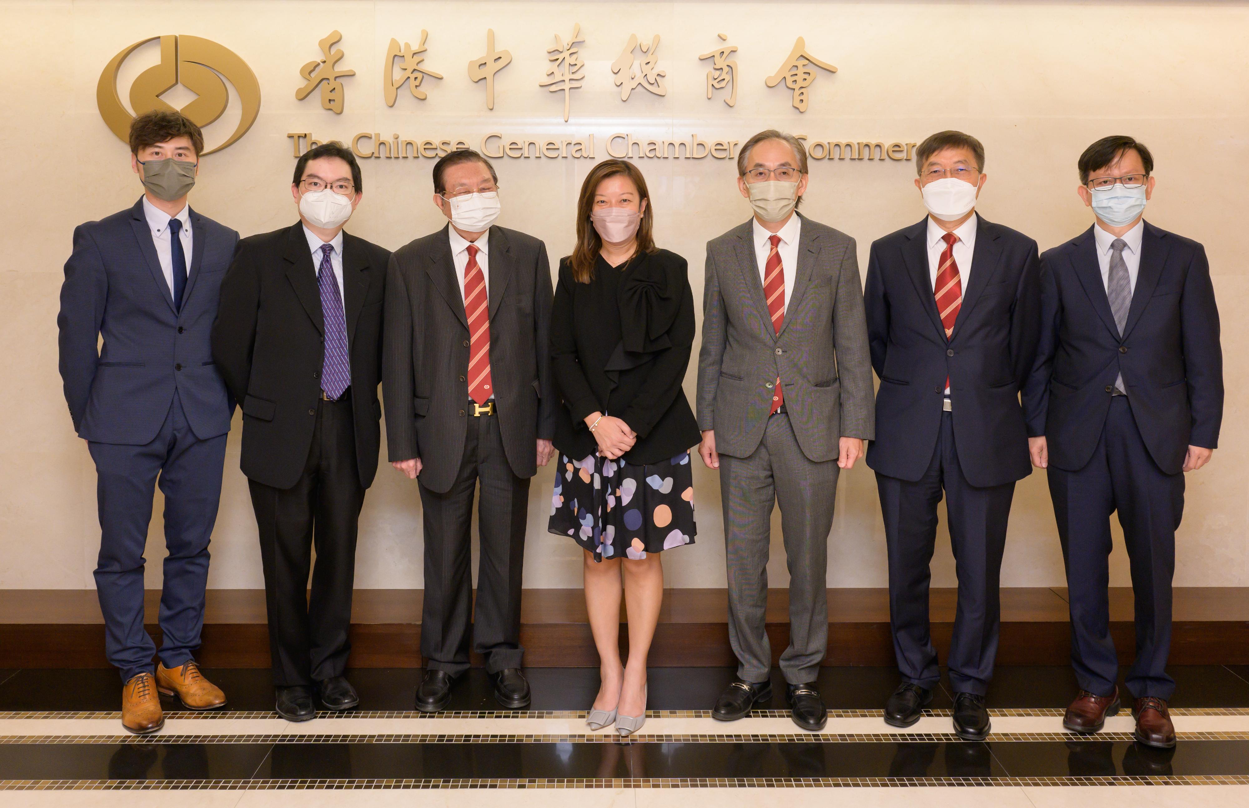 The Commissioner for Labour, Ms May Chan, has visited a number of labour organisations and employer associations in the past month to strengthen communication and engagement with employees and employers. Picture shows Ms Chan (centre) visiting the Chinese General Chamber of Commerce.