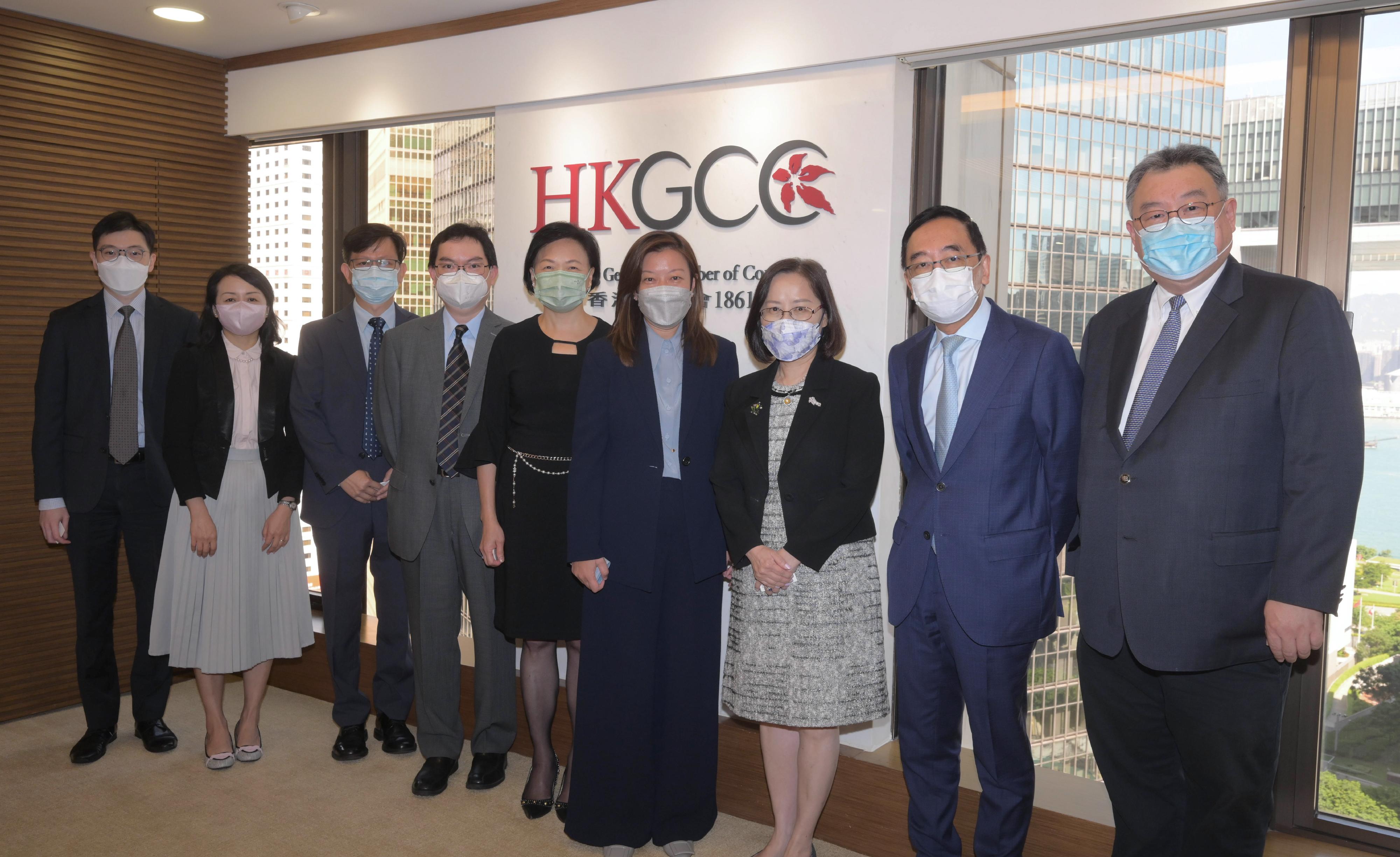 The Commissioner for Labour, Ms May Chan, has visited a number of labour organisations and employer associations in the past month to strengthen communication and engagement with employees and employers. Picture shows Ms Chan (fourth right) visiting the Hong Kong General Chamber of Commerce.