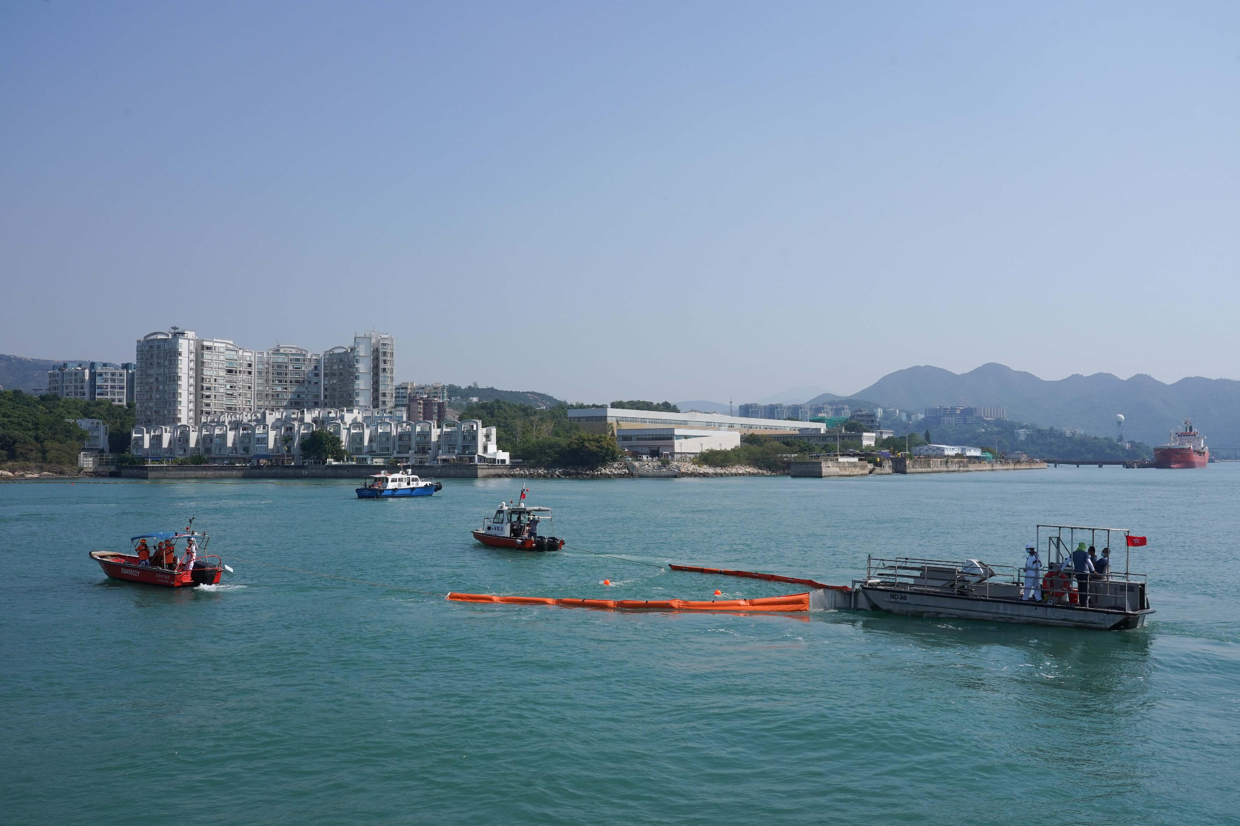 The annual marine pollution joint response exercises, code-named Oilex 2022 and Maritime Hazardous and Noxious Substances (HNS) 2022, were conducted by various government departments this morning (October 28) off Pearl Island, Tuen Mun, to test their marine pollution responses in the event of spillage of oil and HNS in Hong Kong waters. Photo shows an oil combat team deploying floating booms and setting up barrier booms to prevent the spill from spreading.